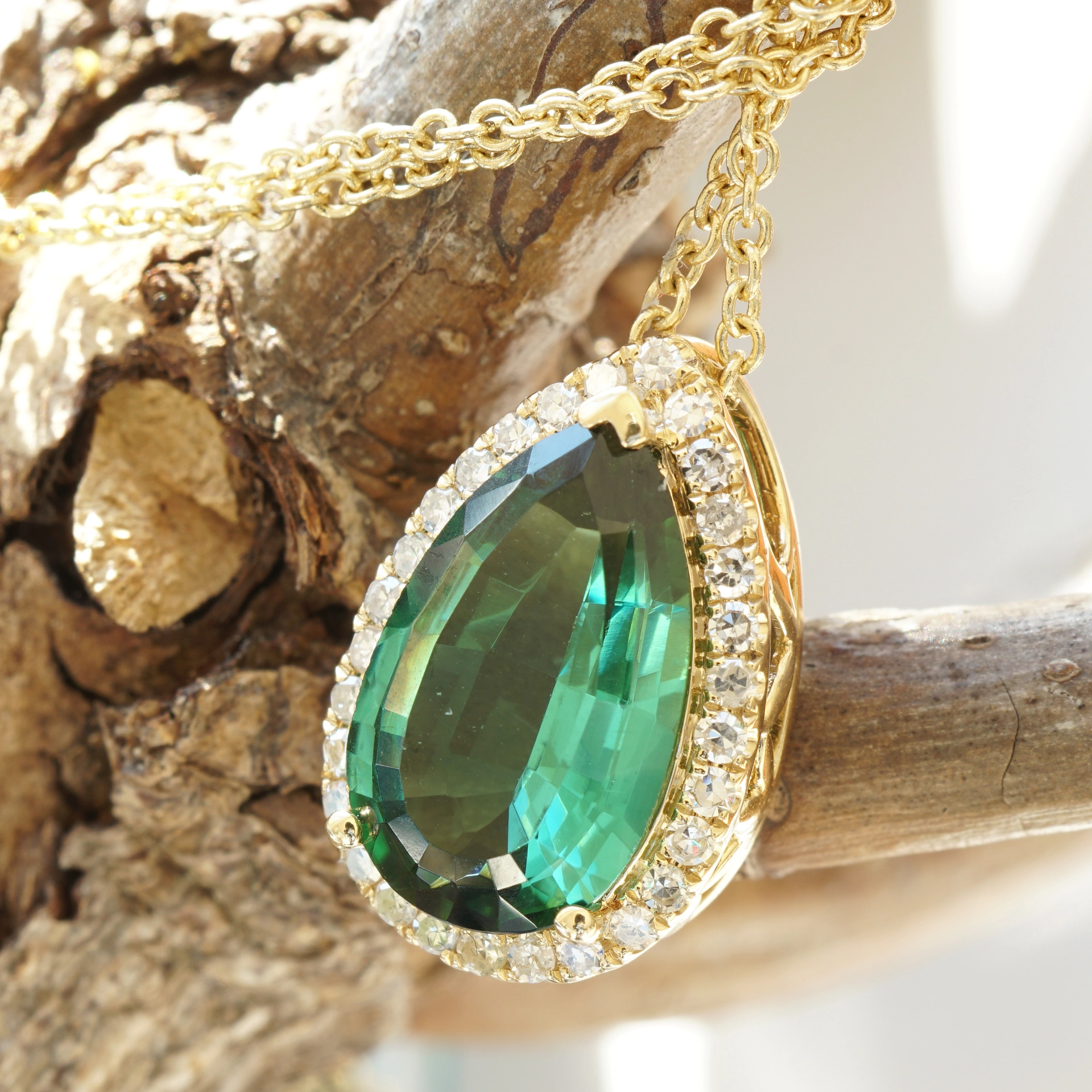 Turmalin Diamant Anhänger 2.28 ct 0.19 ct m. Kette AAA+, 750er Gelbgold, ...schöner geht nicht