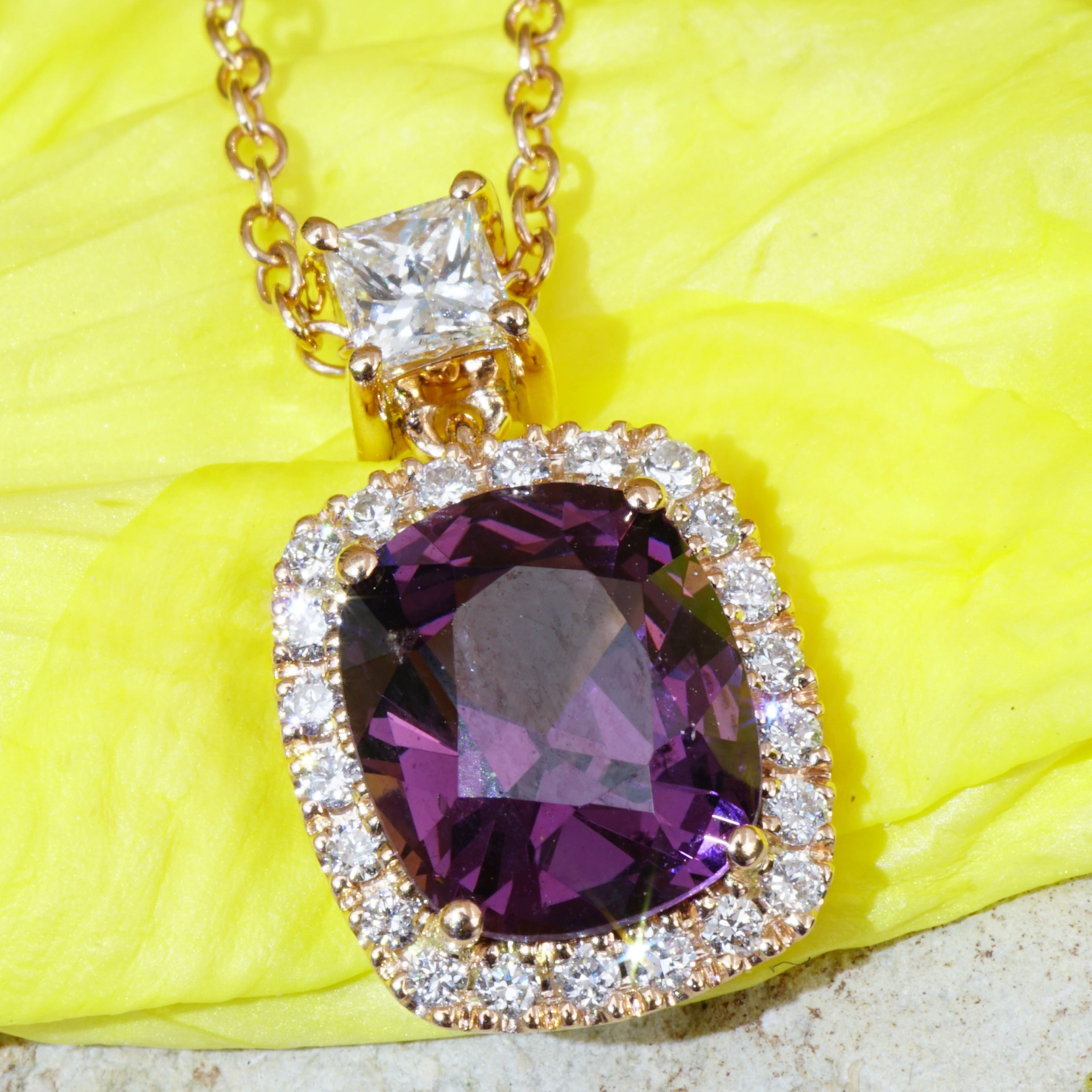 Purple Spinel Diamond Necklace 2.35 ct AAA+....Great Luminosity 18 kt whitegold