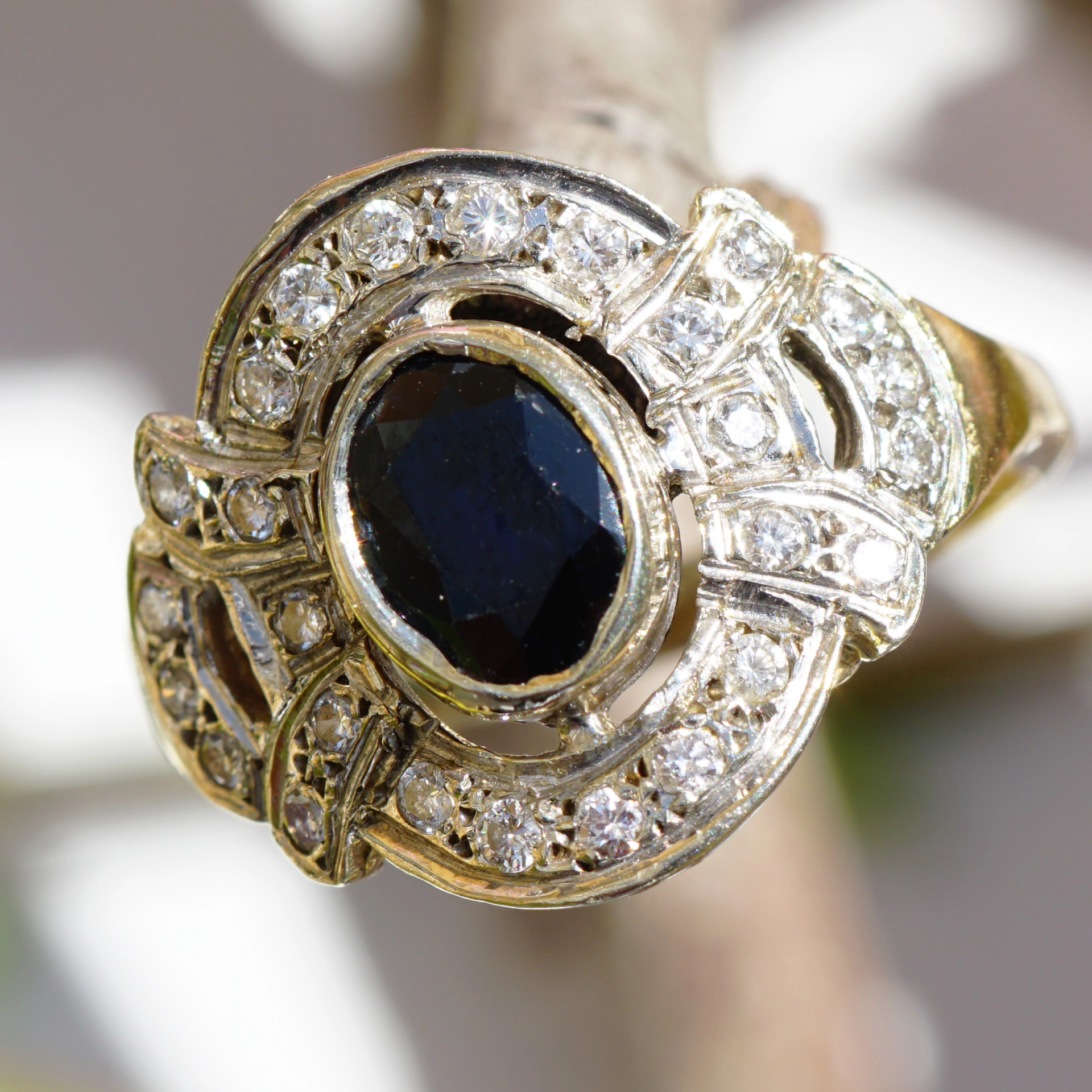 Saphir Diamant Ring 585er Gold 5,5 Gramm 0.30 ct im Art Deco Stil 60er Jahre