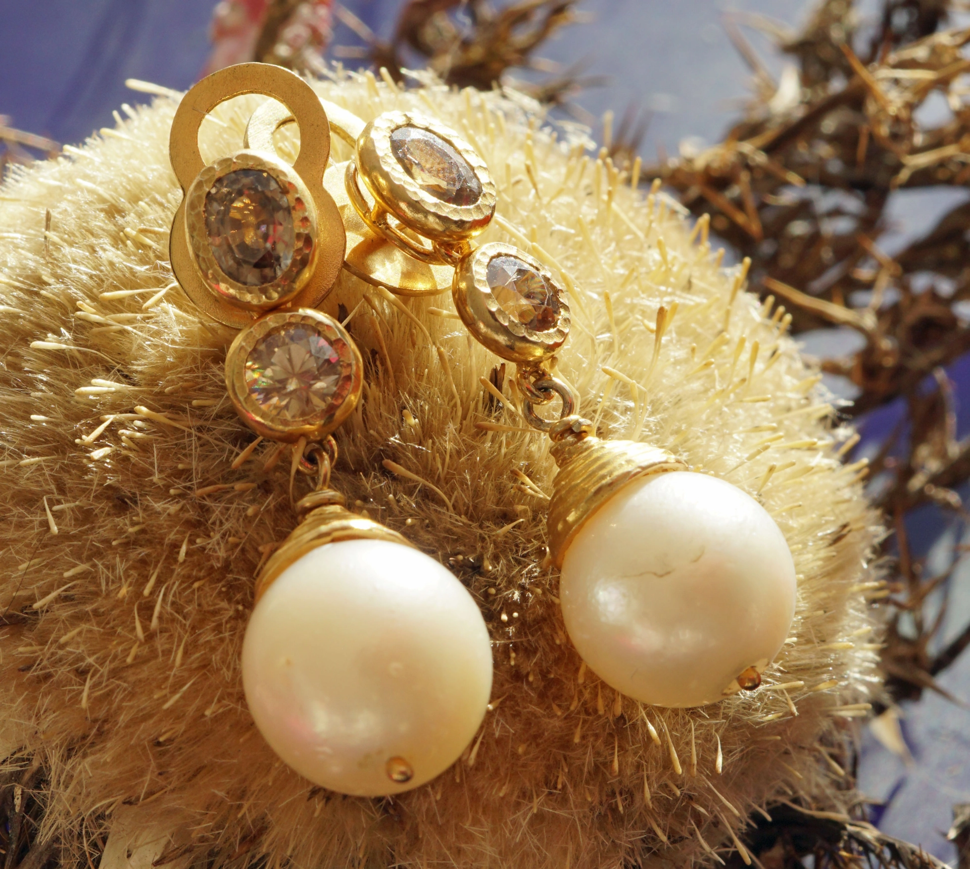 Zirkonia South Sea Pearl Earrings Silver Goldplated.....great big and blinky
