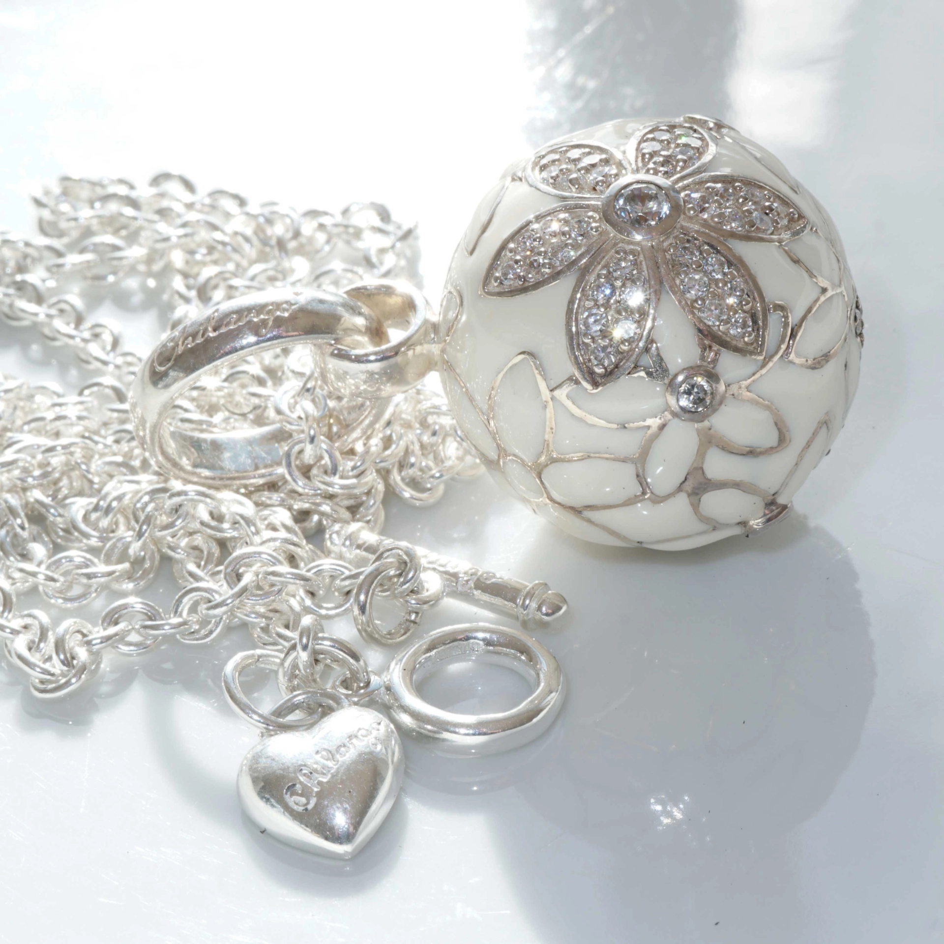 Chilango Pendant Faberge white Flower with Circonia 925 Silver Enamel