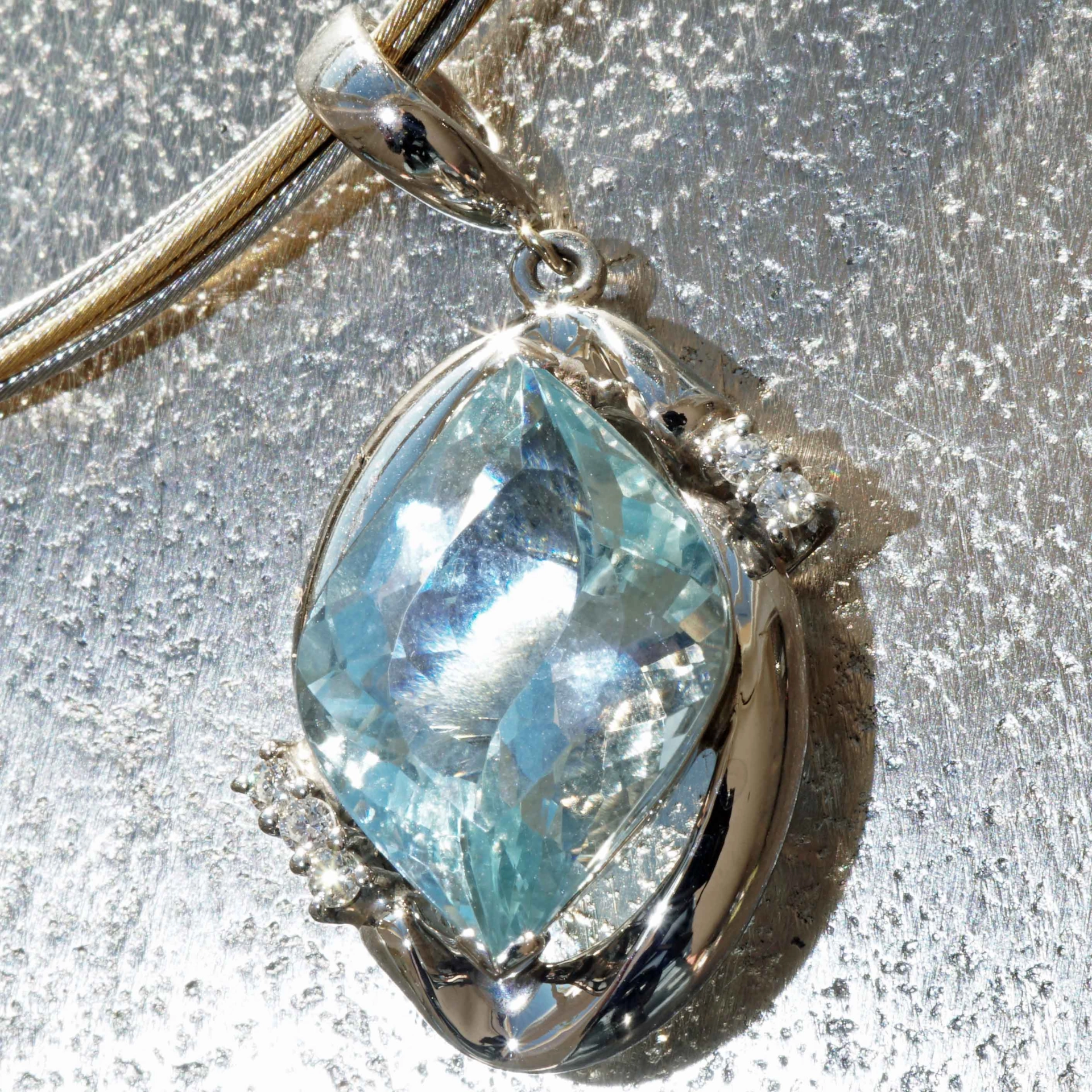 Fancy Aquamarin Brilliant Pendant 7.8 ct  900 Patinum 0.35 ct beautiful Color