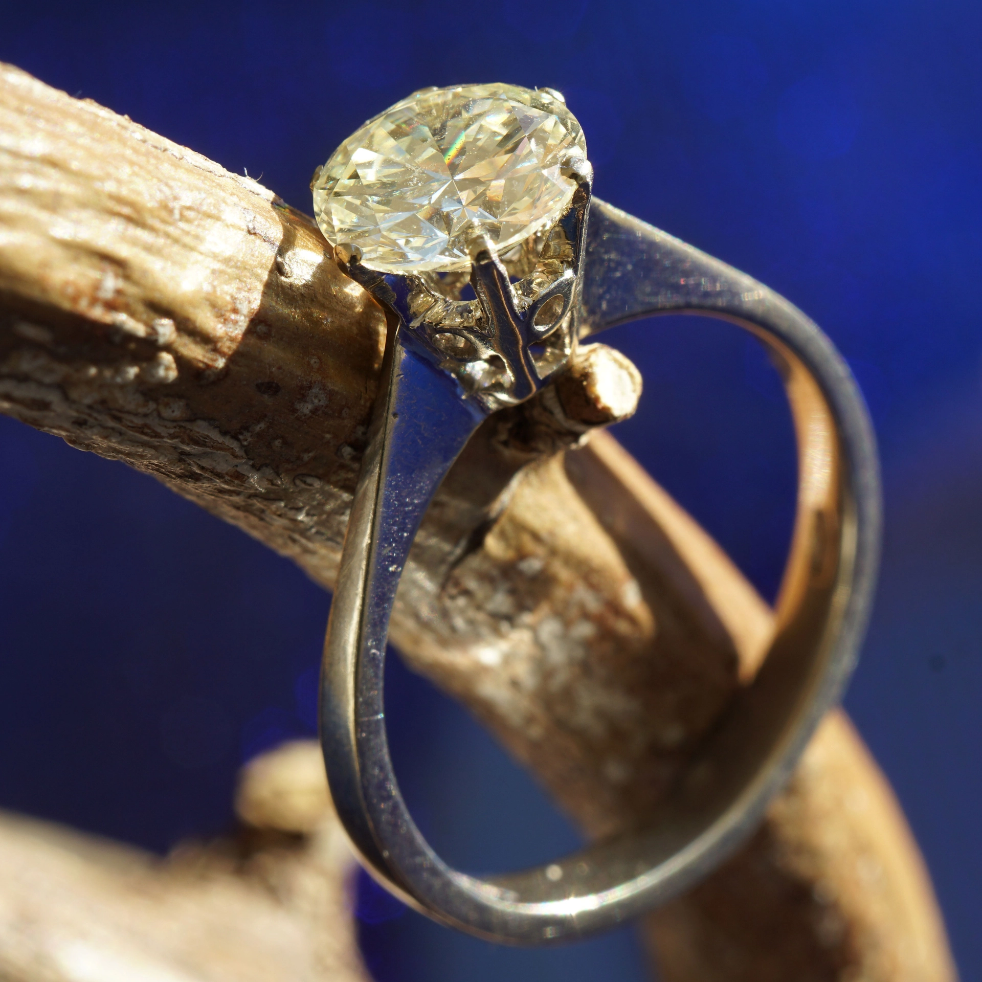 Brillant Ring 1.50 ct W-TCR / Lupenrein-VVS 7,4 mm D. Schliff sehr gut, 750er Weissgold
