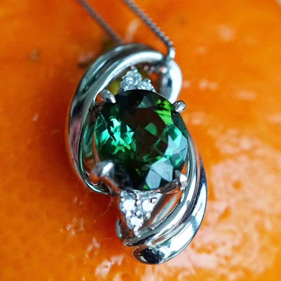 Tourmaline Brilliant Pendant with chain 900 Platinium