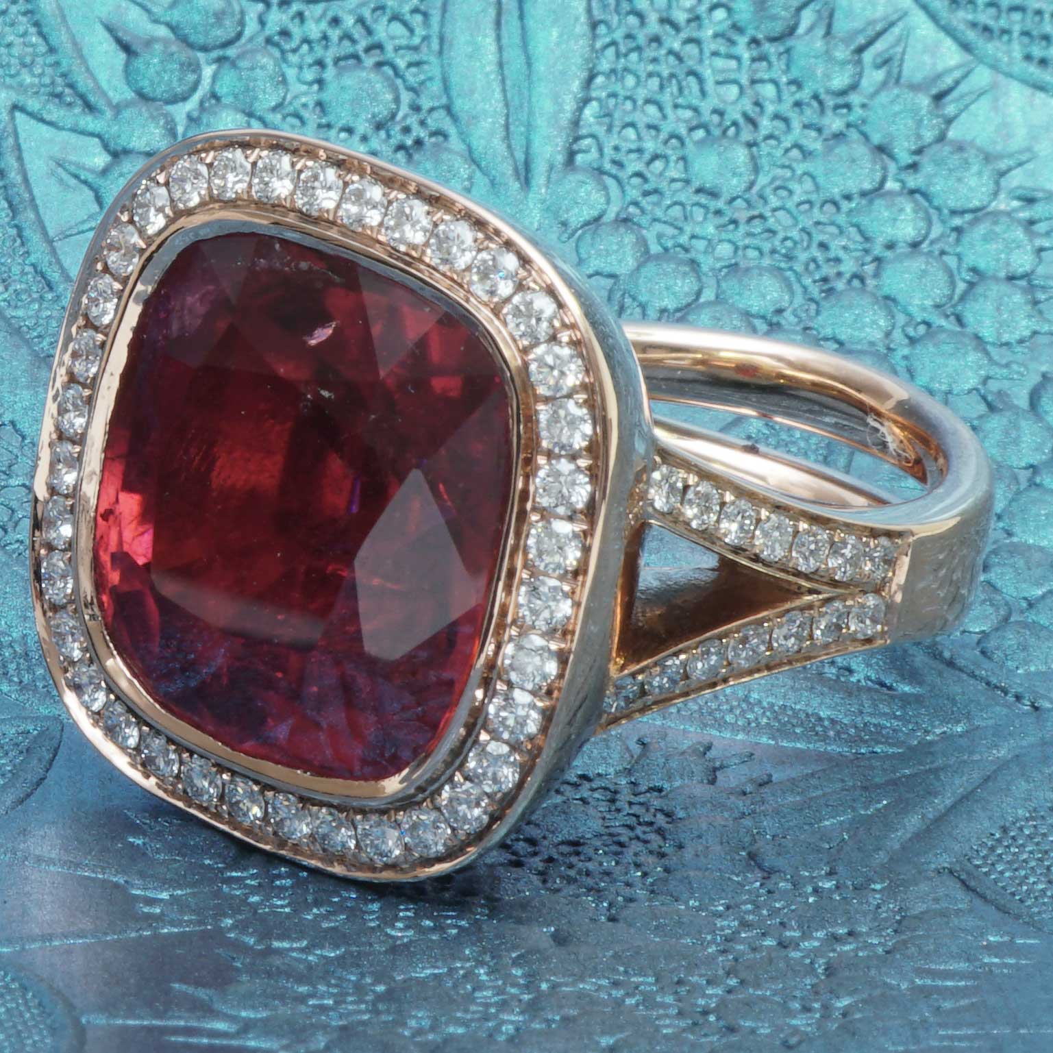 Rare Rubellite Brilliant Ring from Afghanistan 23.10 ct red-pink Exception of Luminosity AAA+