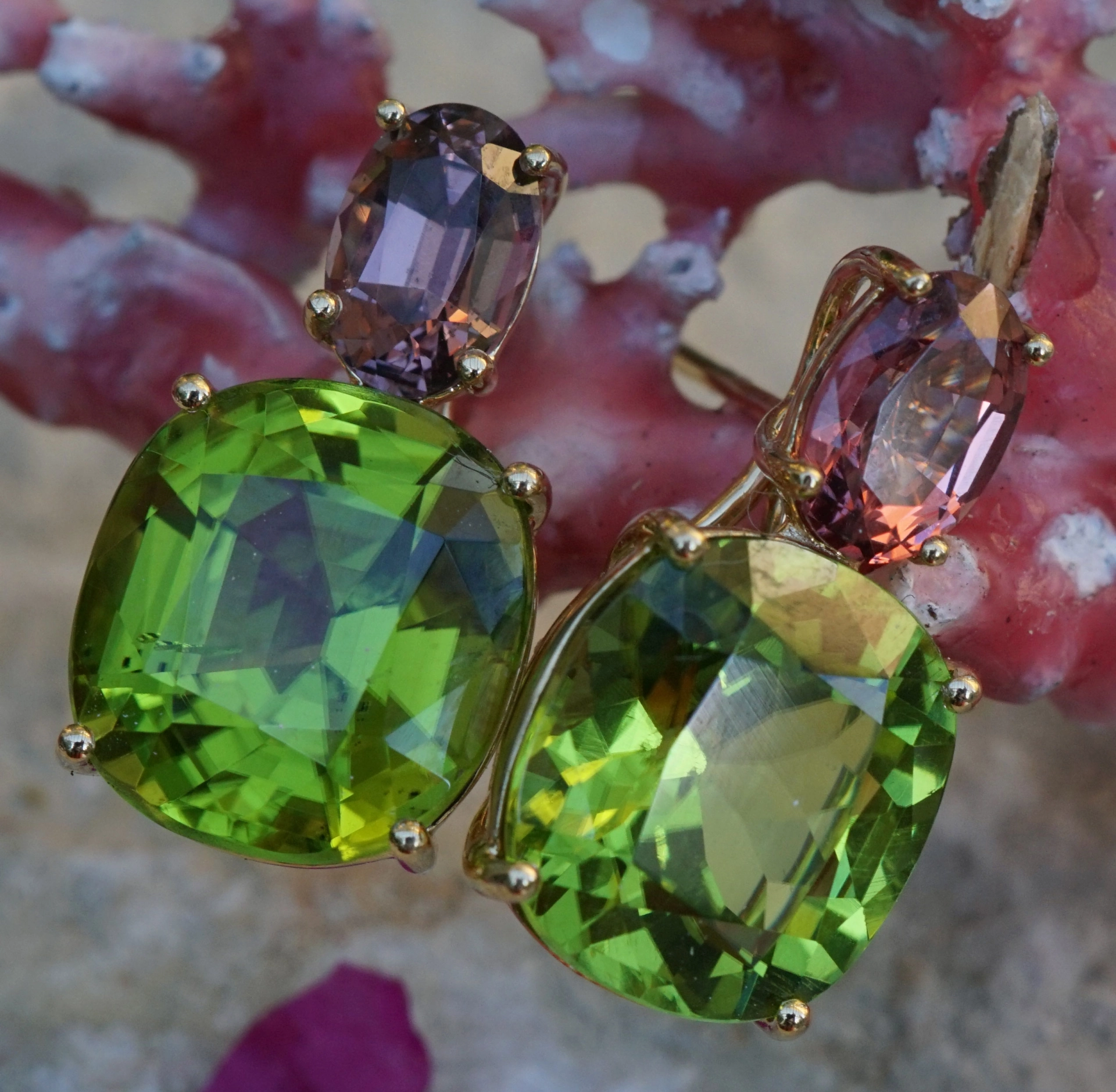 Ohrstecker Peridot Spinell 10 CARAT 750er Gold WE CELEBRATE COLORS