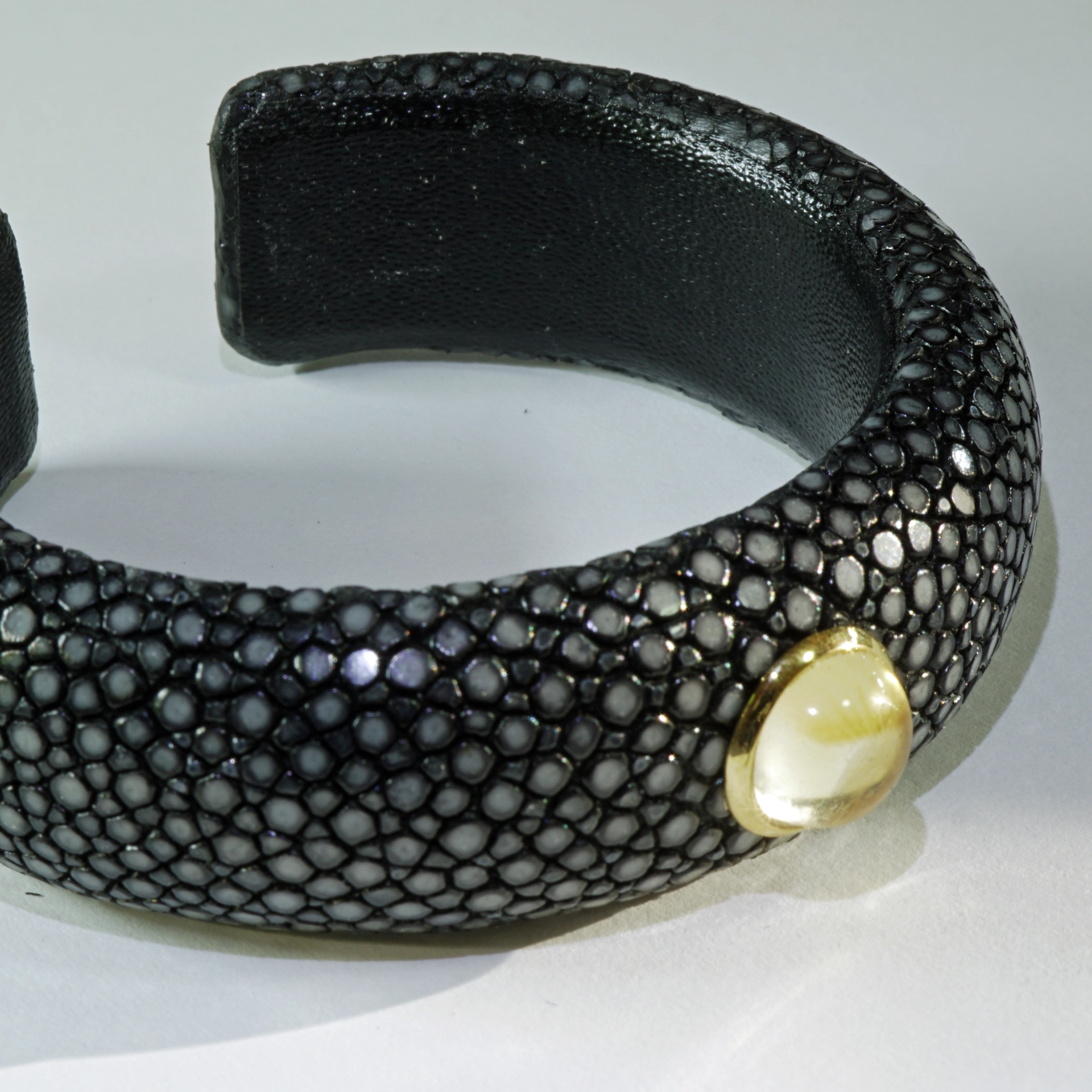 Citrine Stingray Leather Bangle 585 gold 14 kt yellow gold  High-Quality piece of Jewelry