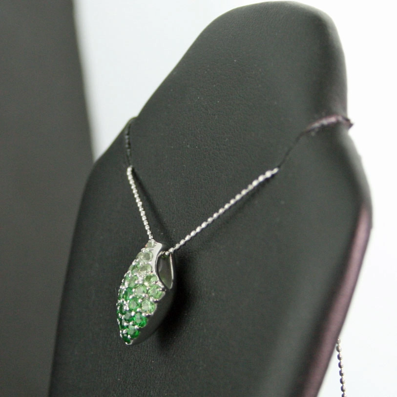 Tsavorith Peridot Anhänger mit Kette 750er Weißgold 1.17 ct im Verlauf