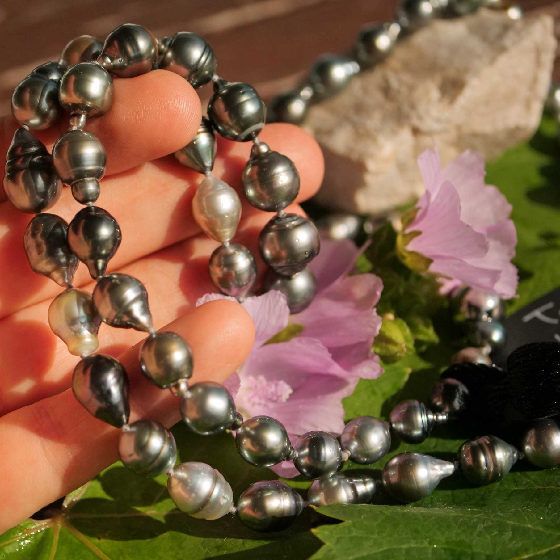 Tahitian cultured Pearl Strand 8-11 mm baroque strong Luster untreated