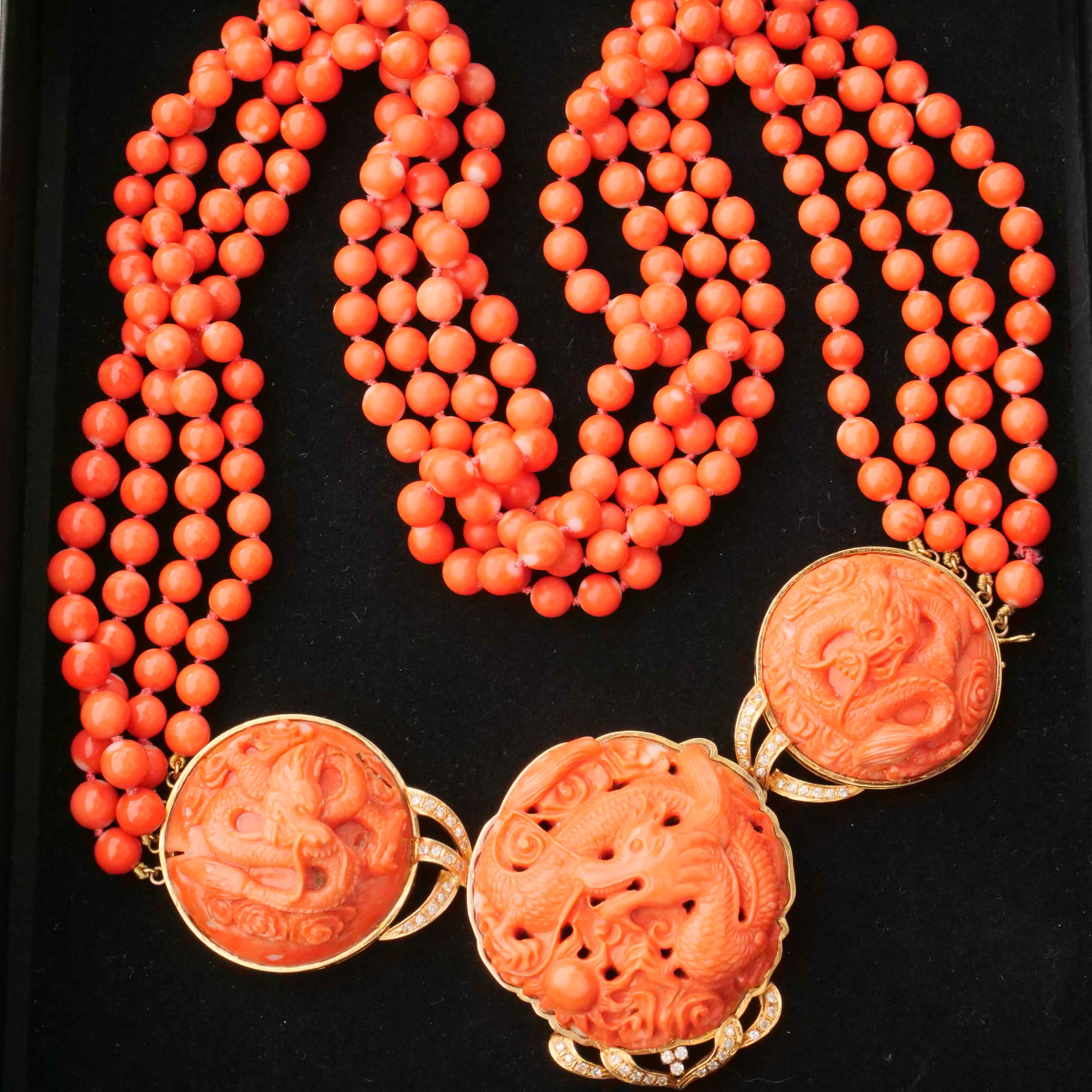 Coral Brilliant Necklace around 1980 with carved Dragon Motifs and four-row Coral Ball Chain