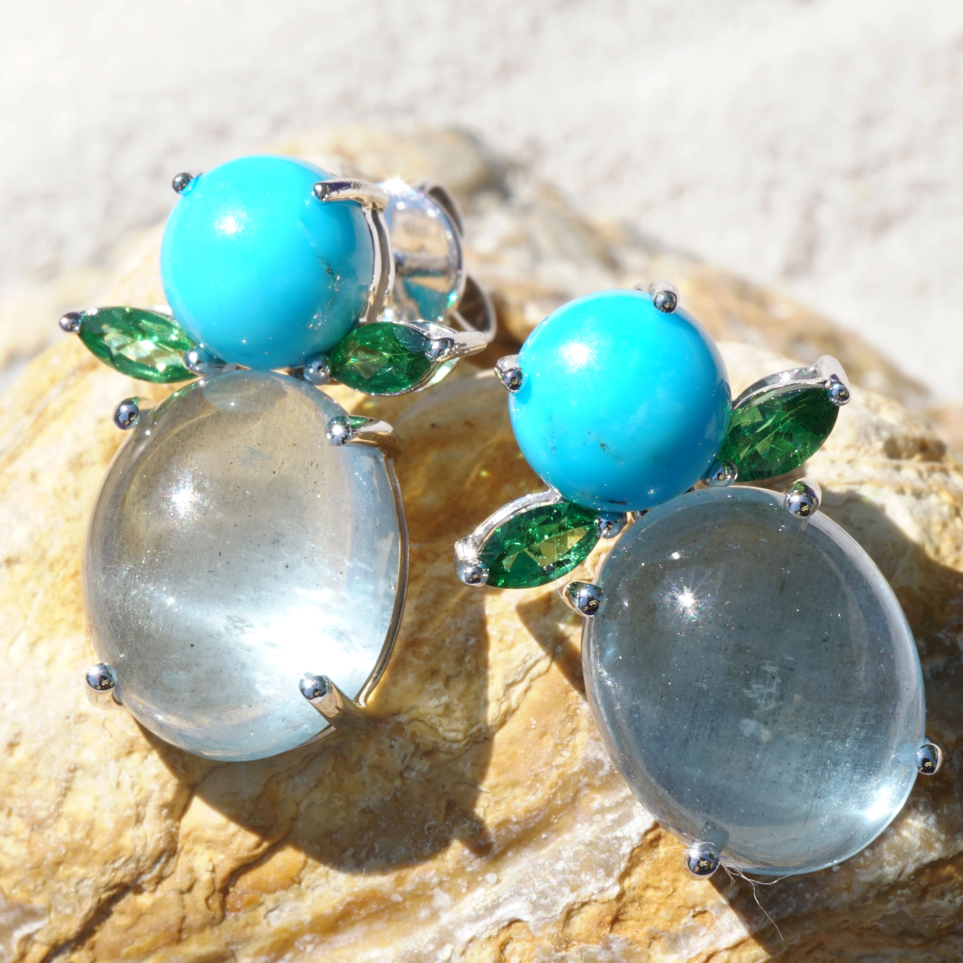Aquamarin Turqouise Dematoid Earrings 18 kt Whitegold .....little Angels