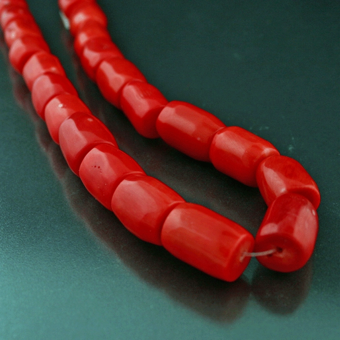 Coral string with 15-25 mm singe seizes, treated, very nice color