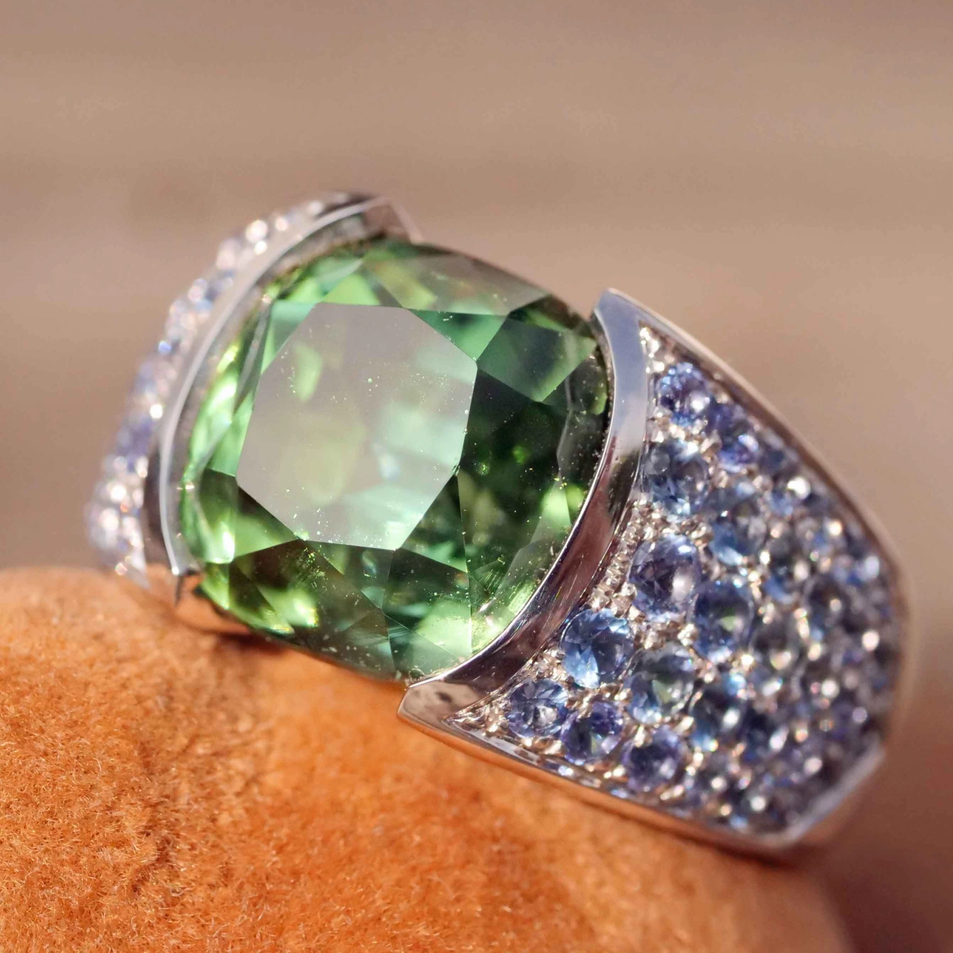 Lagoon Green Turmalin Saphire Brilliant Ring 18kt Whitegold Afghanistan AAA+ 
