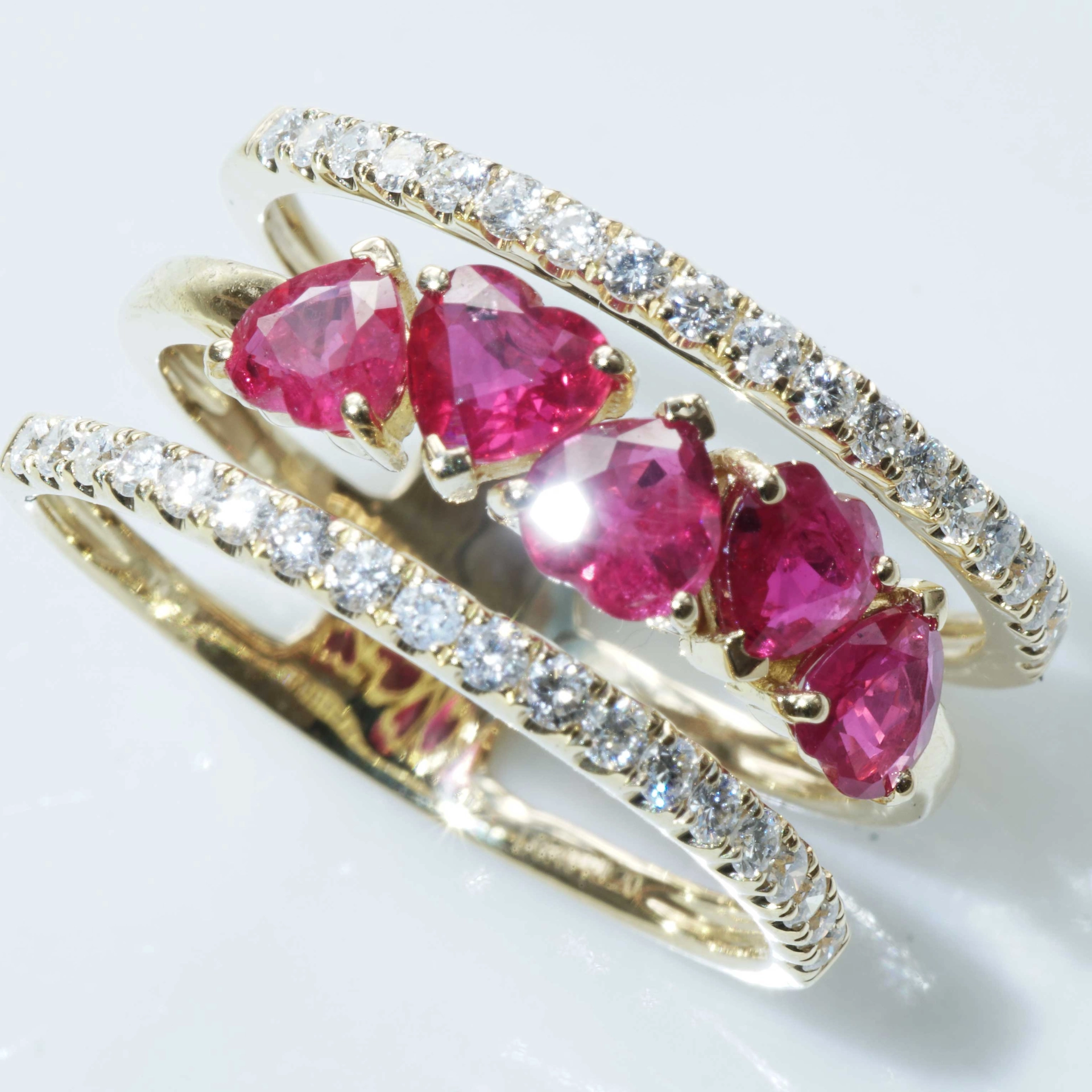 Ruby Brilliant Ring 18 kt Yellowgold....5 Hearts for special occasions....