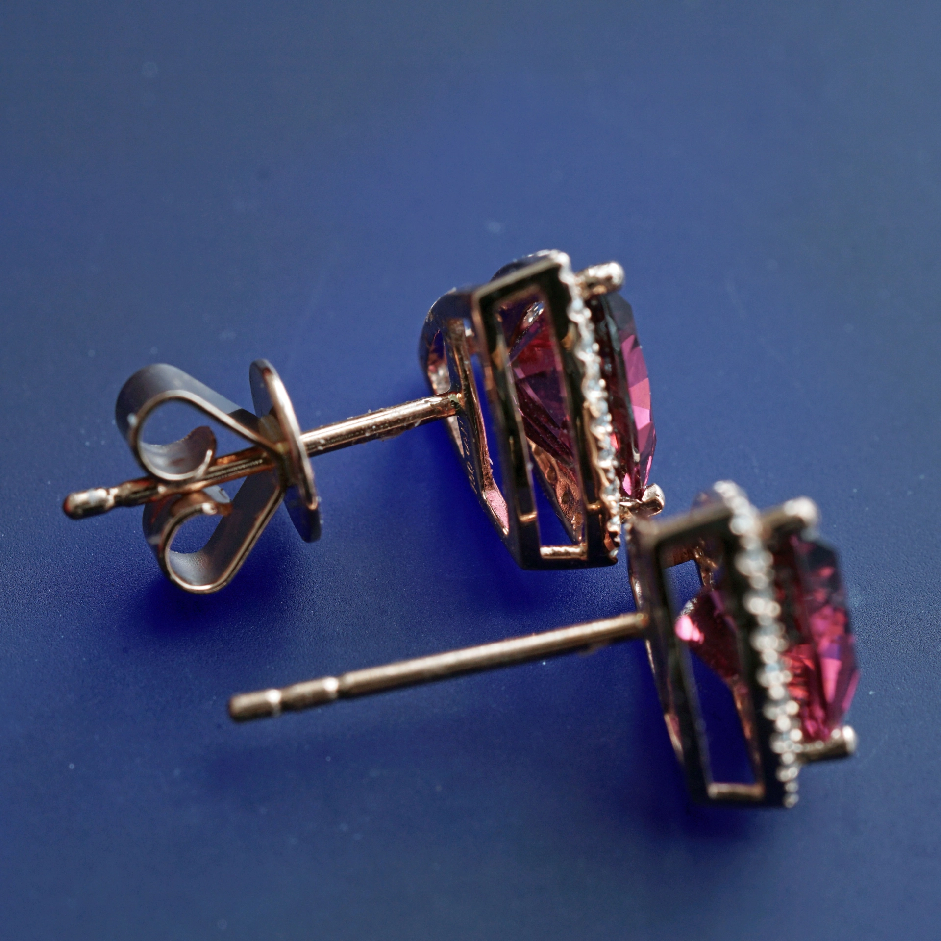 Rhodolith Brillant Ohrstecker 750er Rosegold AAA+ unglaubliche Farbe