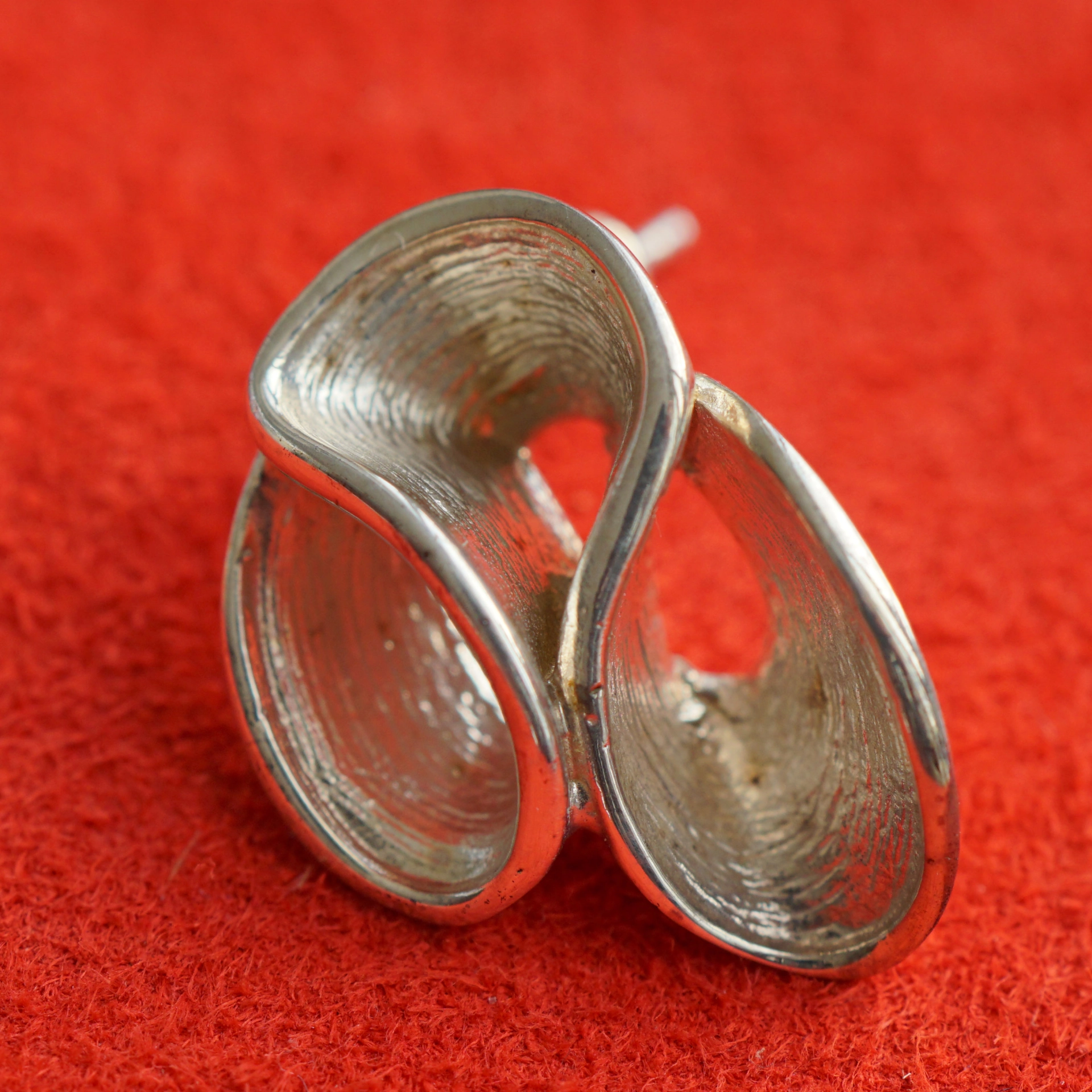 Ohrstecker Faltenwurf modern strukturiert 20 x 15 mm Silber Handarbeit