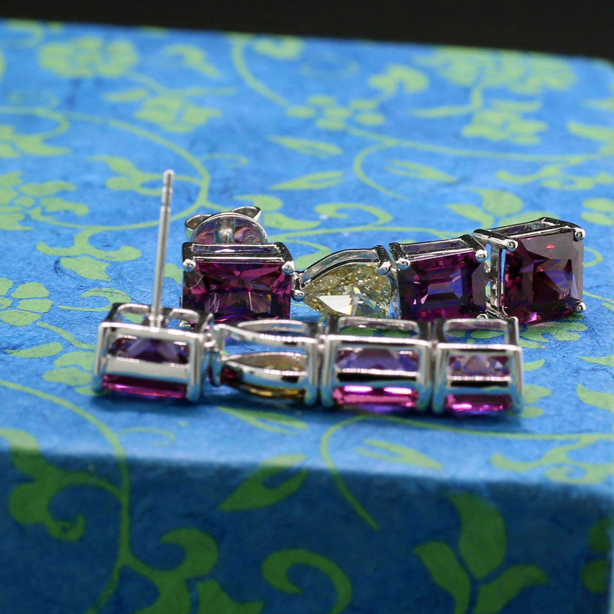 Magenta Garnet Diamond Earrings 18 kt White gold....Mosambique