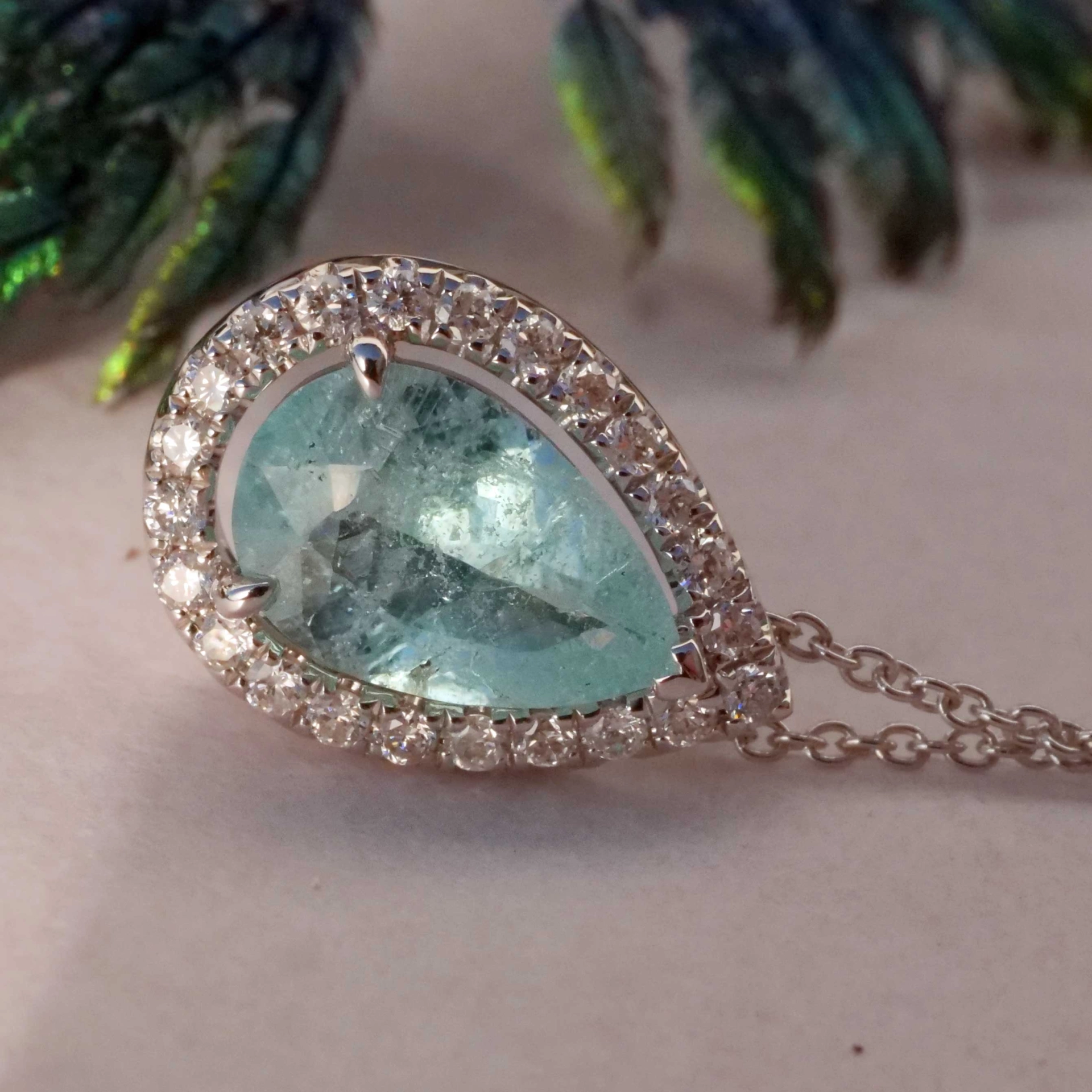 Paraiba Tourmaline Pendant 1.05 ct AAA 18 kt White Gold Brilliants 0.18 ct Laguna