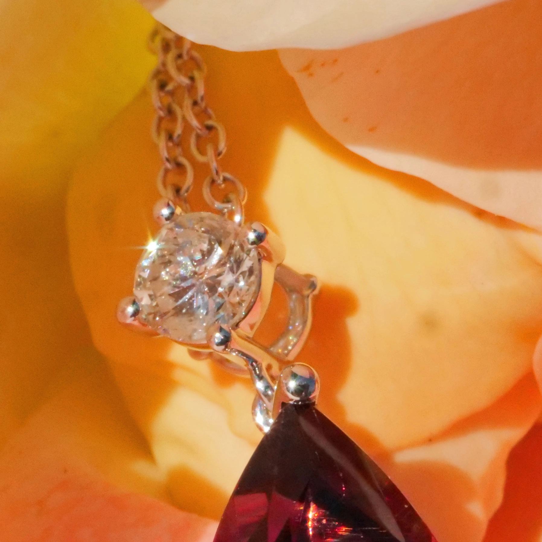 Rhodolite Diamond Pendant with IGI Certifikate....what kind of red