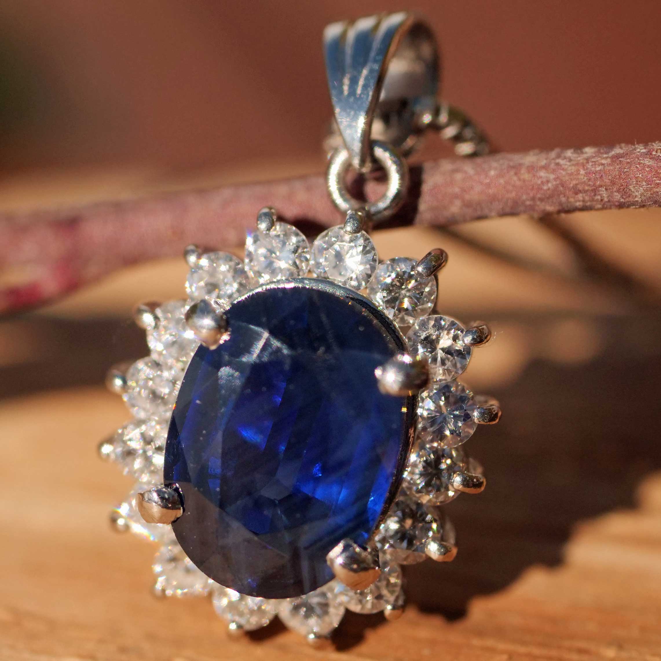Royal Blue Sapphire Diamond Pendant in 900 Platinum with Chain 2.81 ct 0.73 ct TW-W VS-SI