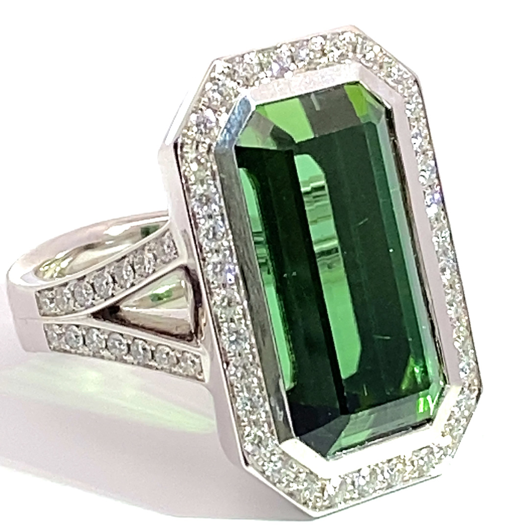 Tourmaline from Afghanistan green 19.79 ct fine Color Eyeclean Investment Gemstone