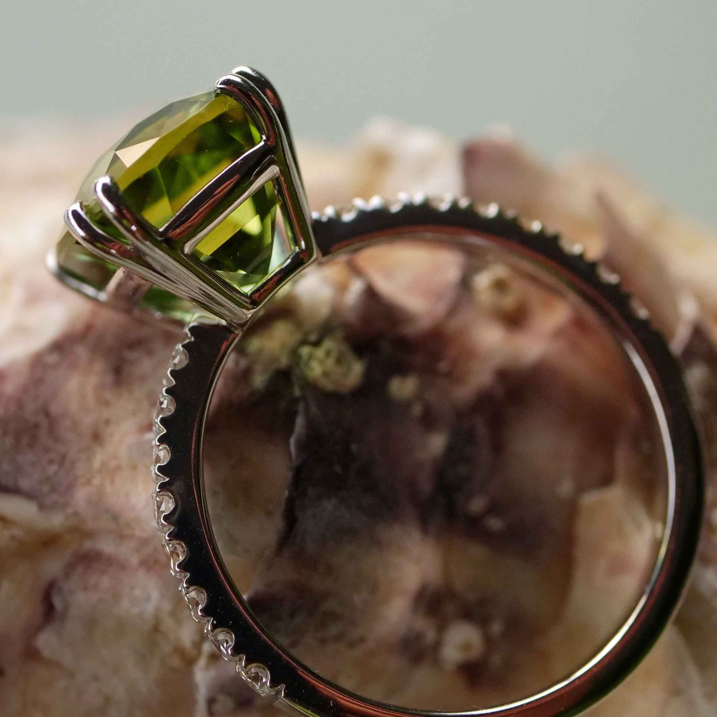 Yellow Saphire Brilliant Ring 18 kt White Gold 1.41 ct AAA+ very fine Jewellery