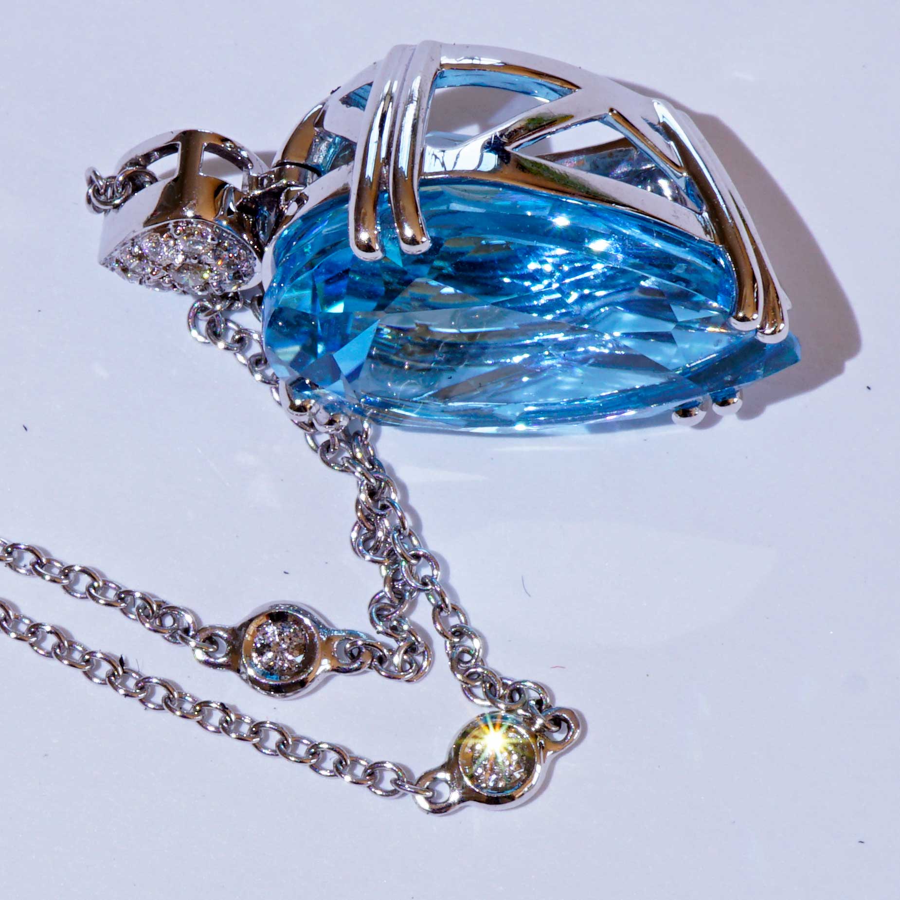 Blue Topaz Brilliant Pendant 750 White Gold 14 ct 0.11 ct Aqua Water Brilliance Teardrop Shape