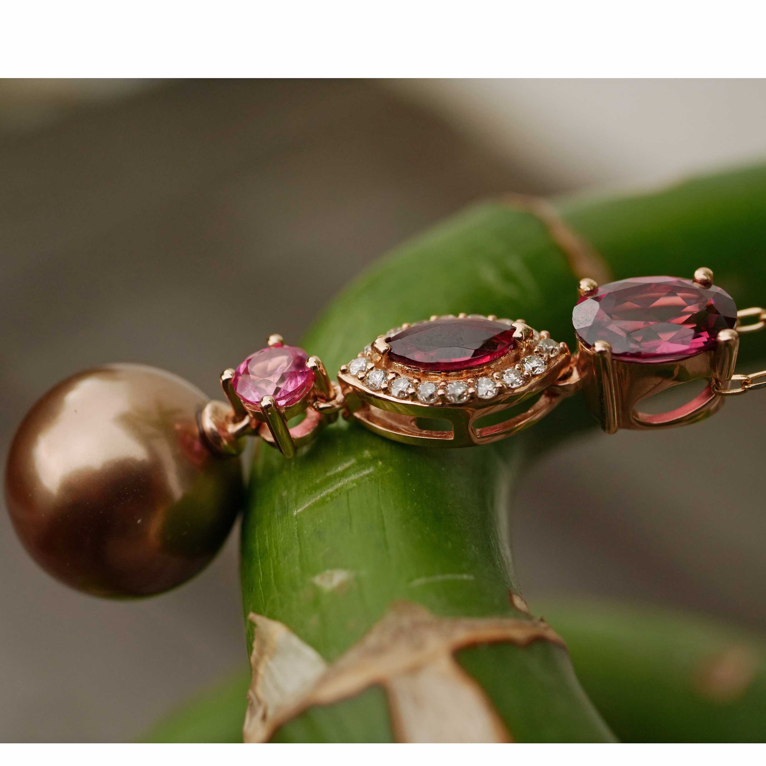 South Sea Pearl Rhodonite Brilliant Pendant with Chain 750 Rose Gold... warm red tones for cosy days