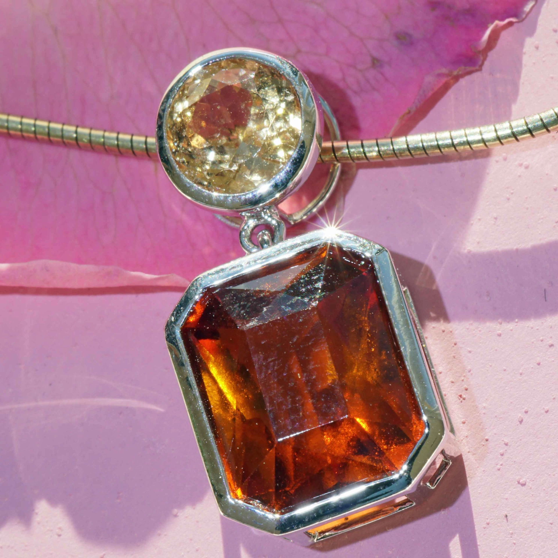 Neverseen this volcanic Color of Hessonit Garnet