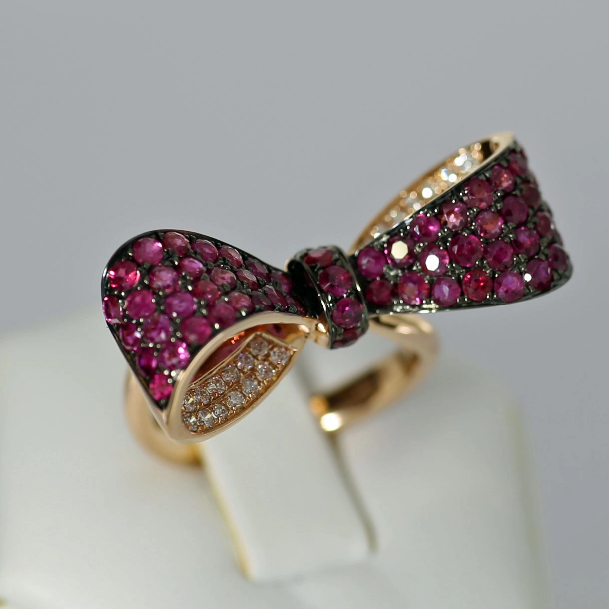 Schleifen-Ring-Rubin-Brillant-750er-Gold