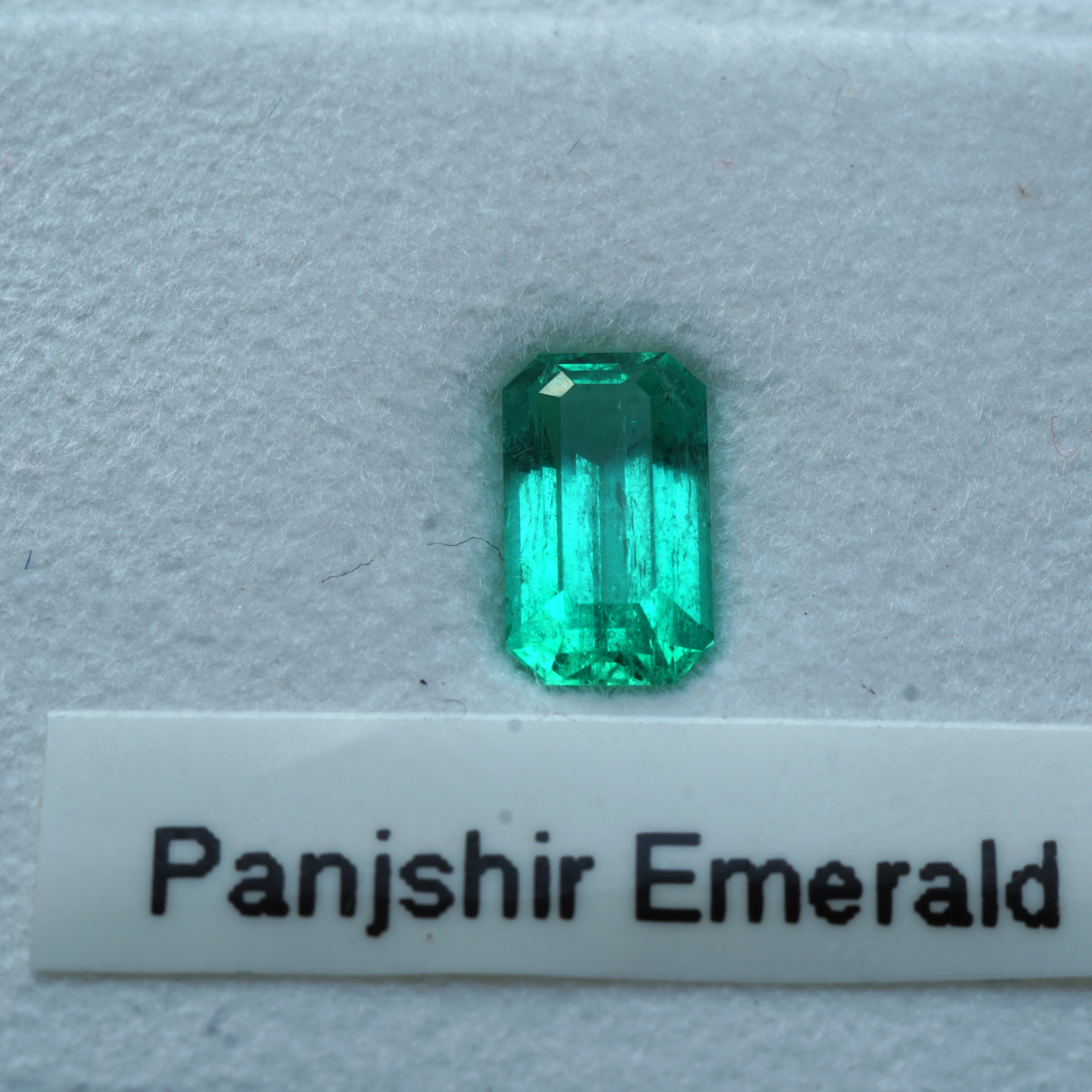 Emerald ring 0.97 ct, top quality from Afghanistan, 750 yellow gold handmade