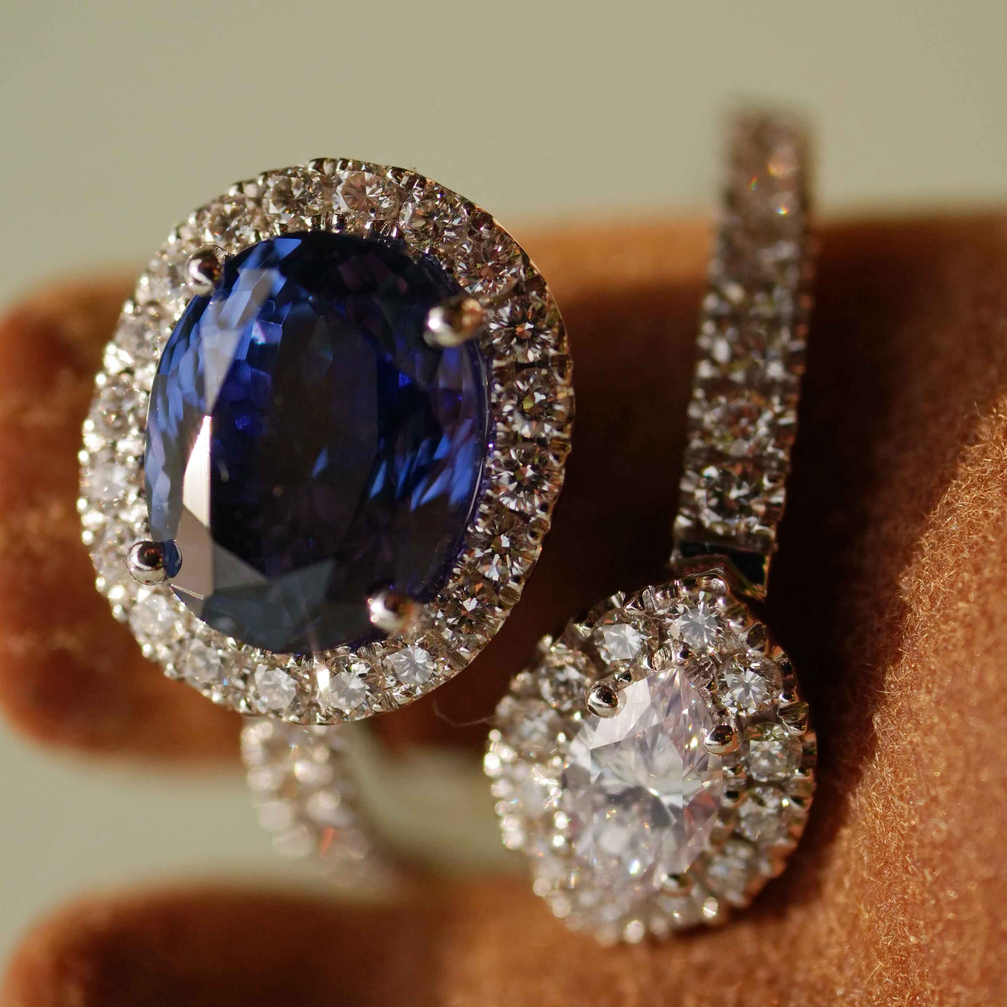 Tanzanite Brilliant Ring 18 kt White Gold Twin Design 1.06 ct with Navette
