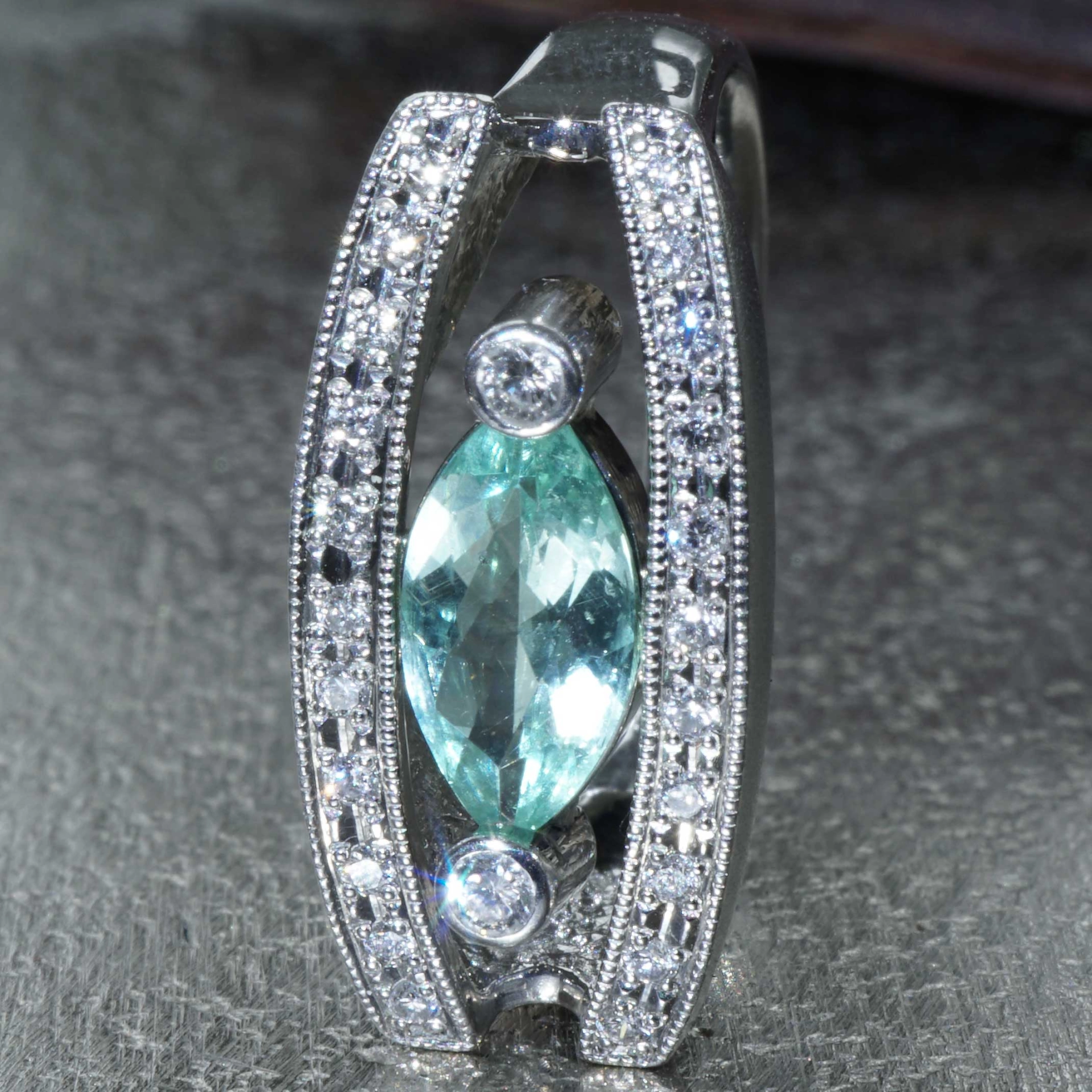 Paraiba Brilliant Ring 0.847 ct 0.28 ct Platinum almost eyeclear