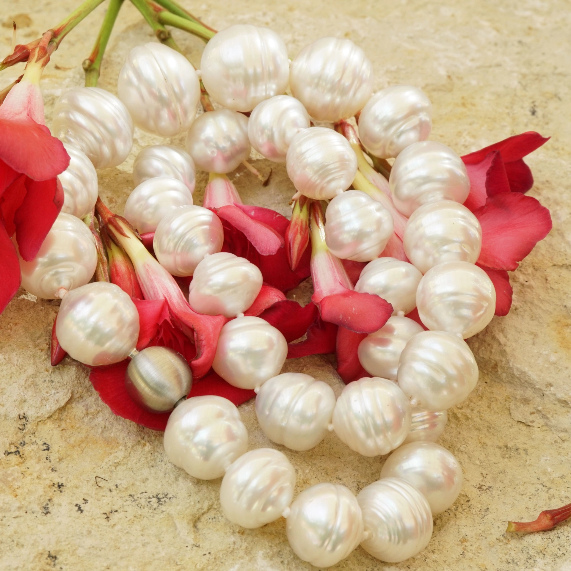 Southsea Pearl Necklace baroque Surface 12,5-18 mm