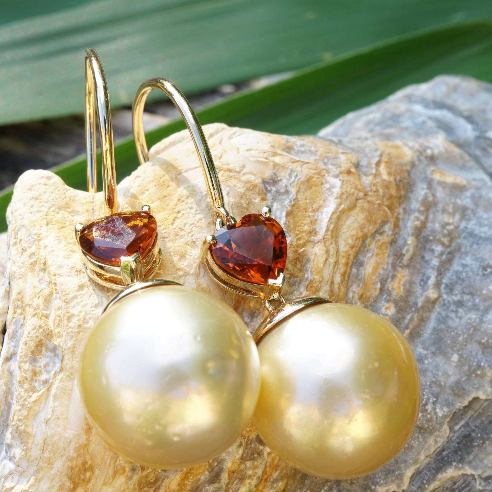 Citrin Southsea Pearl Earrings 18 kt Gold 41 x 15,5 mm ....quite huge