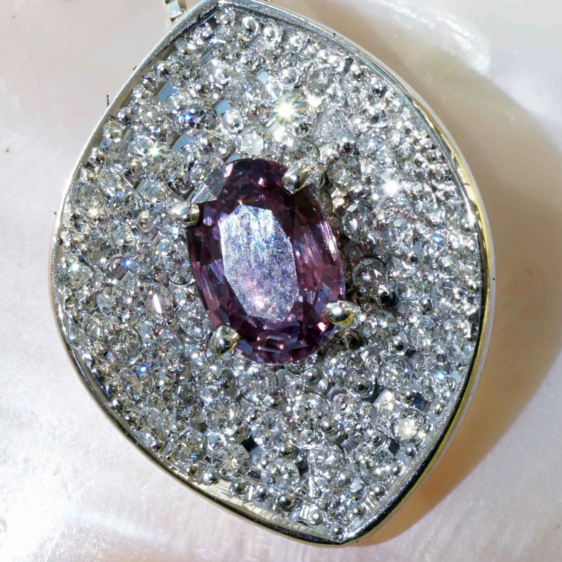 Saphire Brilliant Pendant 900 Platinum purpur violet ...incredible luminous Color