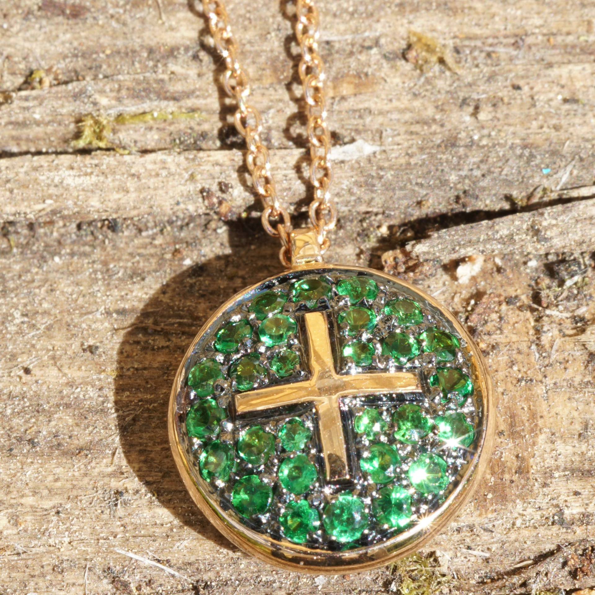 Tsavorith Cross Pendant with Chain 750 Rose Gold...what a Color