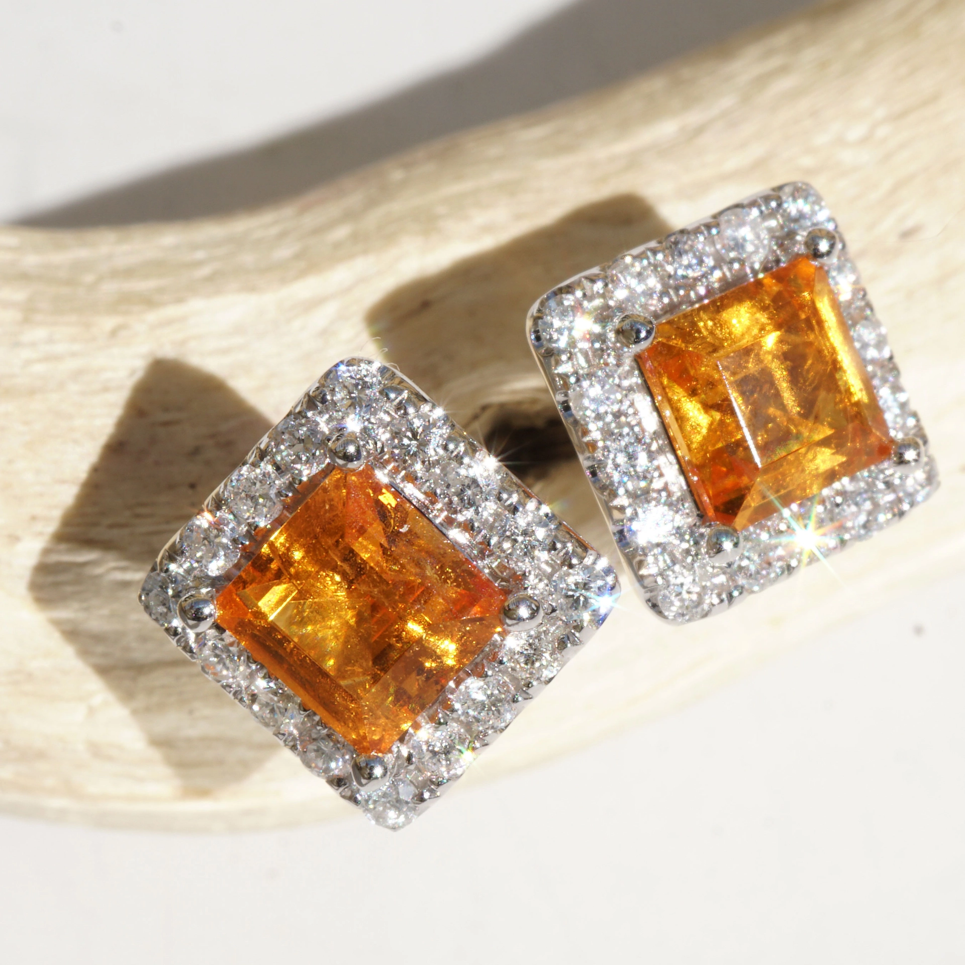 Mandarin Granat Brillant Ohrstecker AAA 8,5 mm W / VS-SI 750er Weissgold Top Farbe leuchtend orange