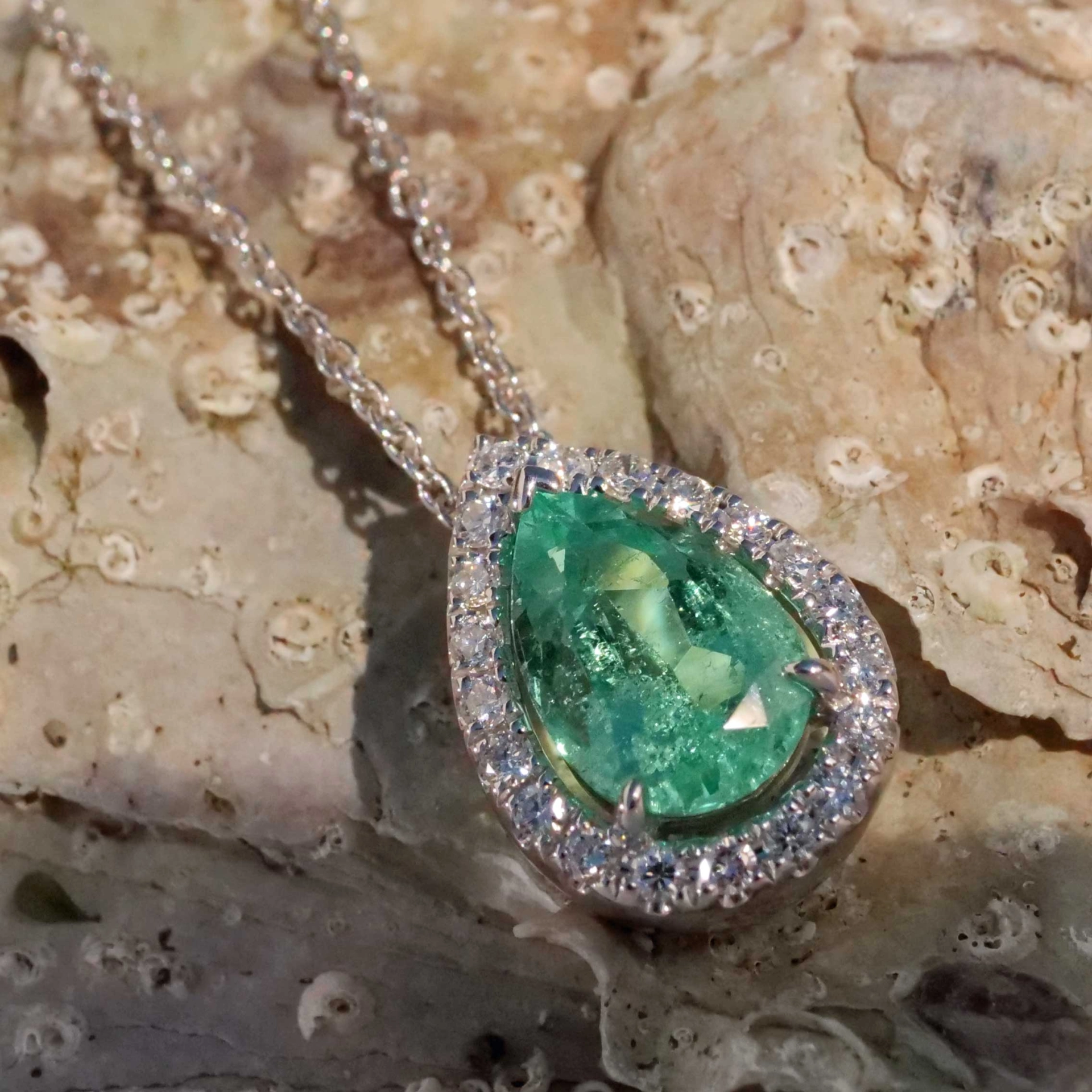 Emerald Pendant 1.28 ct AAA 18 kt White Gold Brilliants 0.18 ct..great Color
