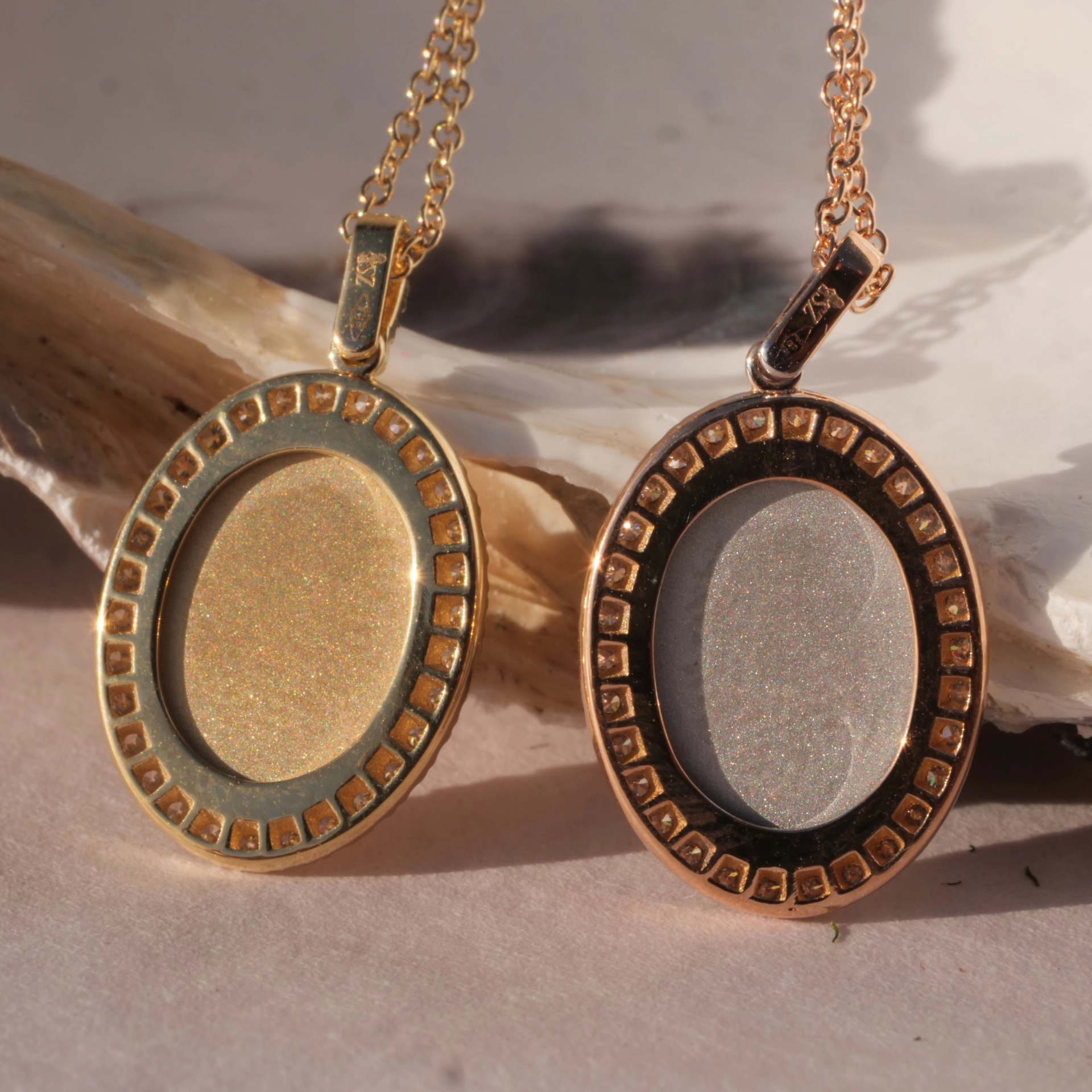Sweet Madonna Pendant made in italy perfectly set in 750 White Gold and Rose Gold