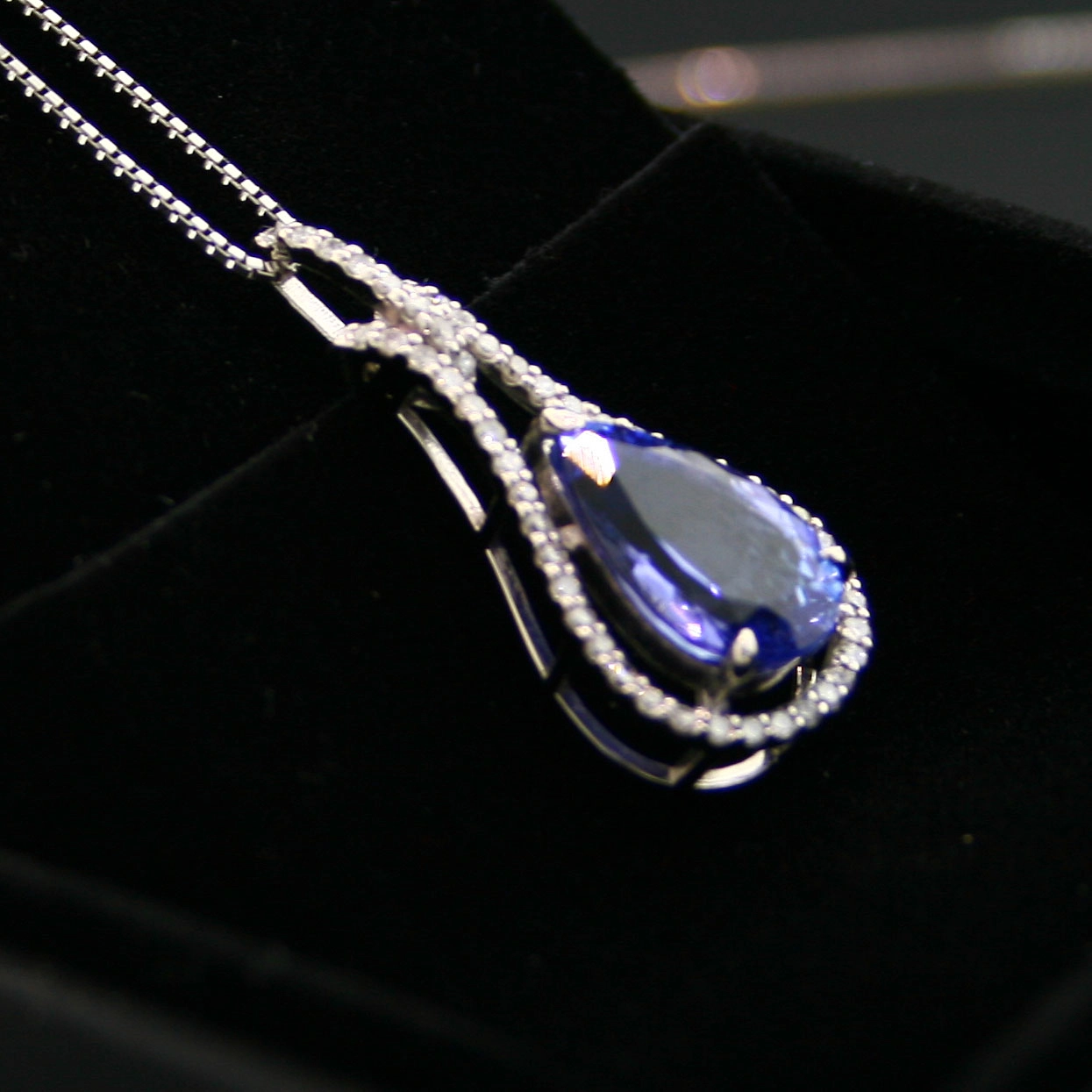 Tansanit-Brillant-Anhänger, 900/-Platin mit Kette in 850/-Platin