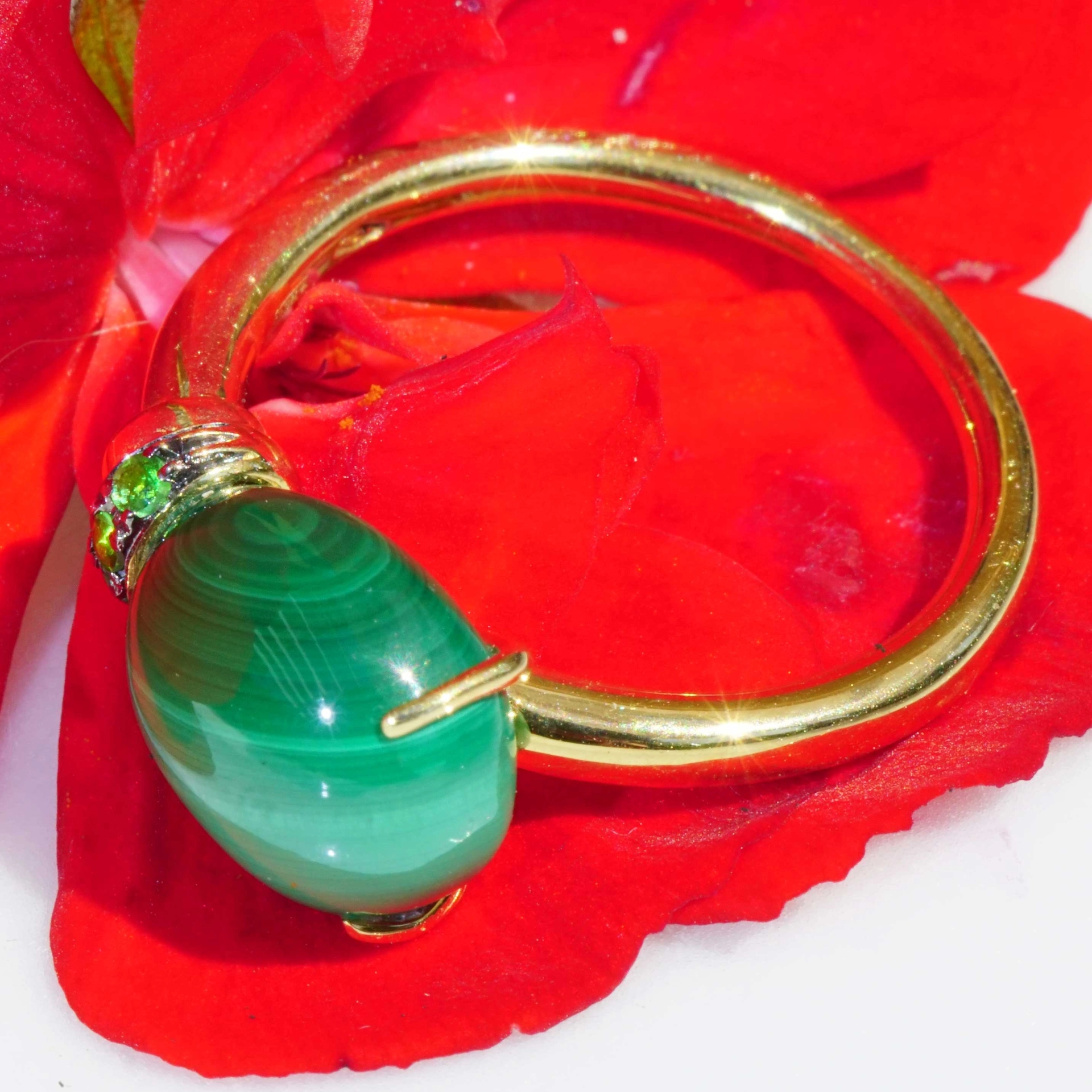 Drop Ring..soo sweet...with malachitet and tsavorithe...made in Italy