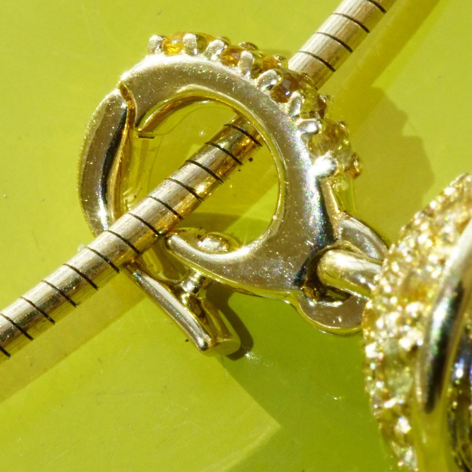  Saphire Drop Pendant 18 kt Yellowgold.......sooo cute