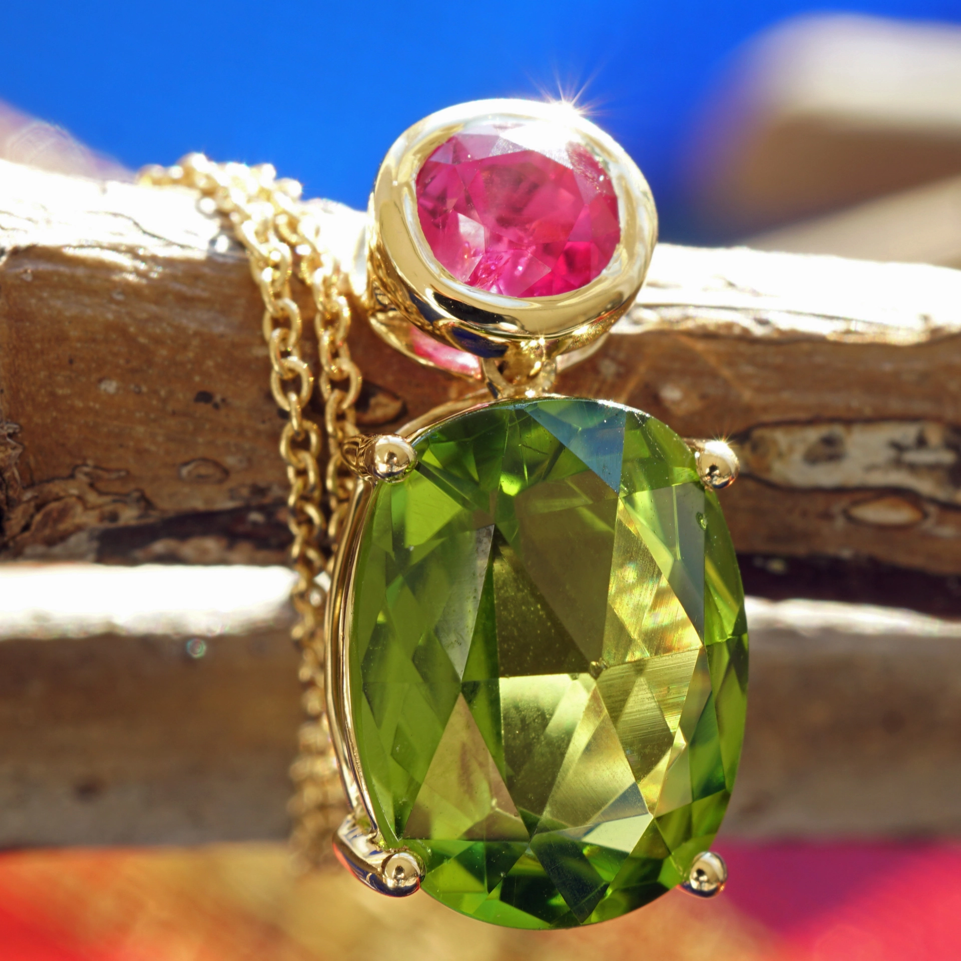 Rubin Peridot Anhänger m. Kette 750er Gelbgold 5.11 ct 0.63 ct AAA+