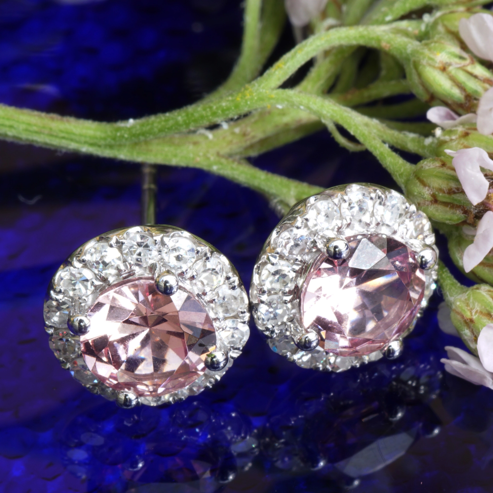 Malayer Granat Diamant Ohrstecker AAA+ 9 mm 750er Weissgold W SI Top Farbe leuchtend pink l.orange