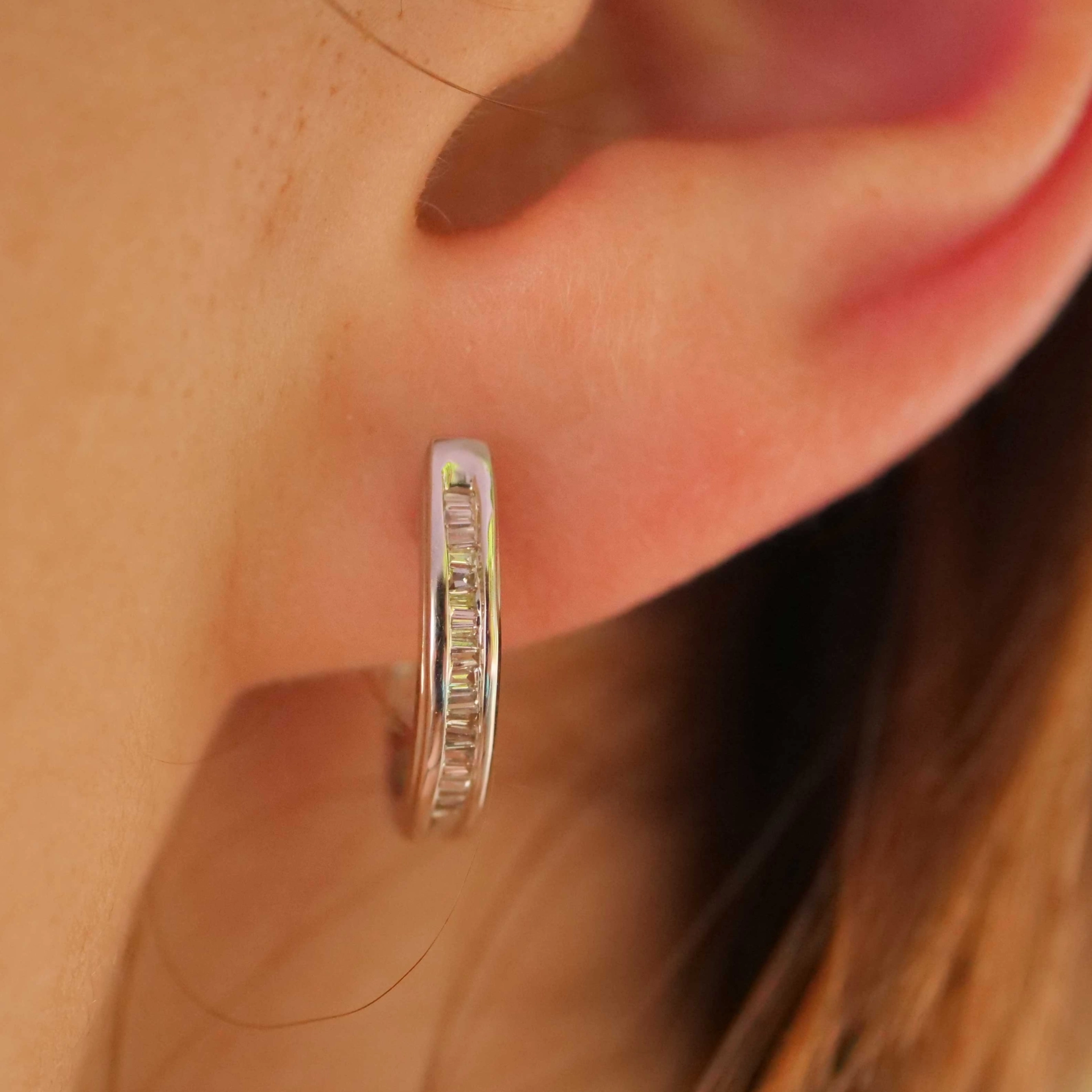 Diamond hinged hoop Earrings 0.25 ct 18 kt Whitegold ideal for hanging Pendants