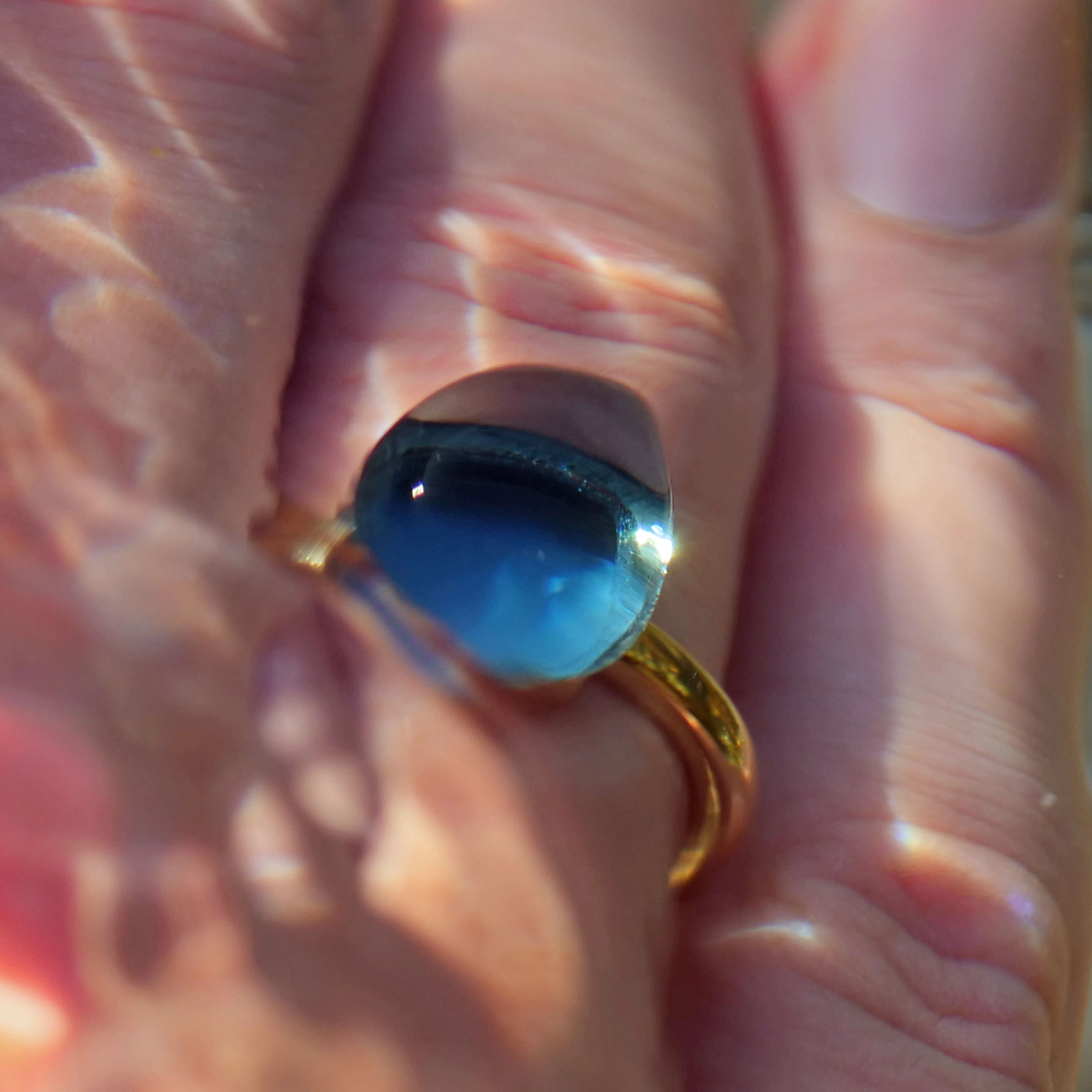 Bluetopaz Brilliant Ring 18 kt Yellow Gold...perfekt floating Effect