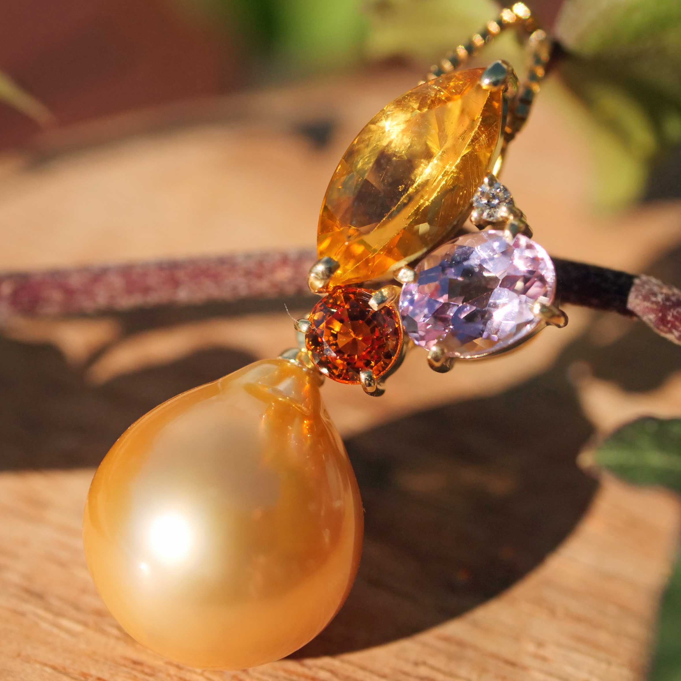 South Sea Pearl Gemstone Brilliant Pendant with Chain 750 Yellow Gold... Multi Paradise Colors