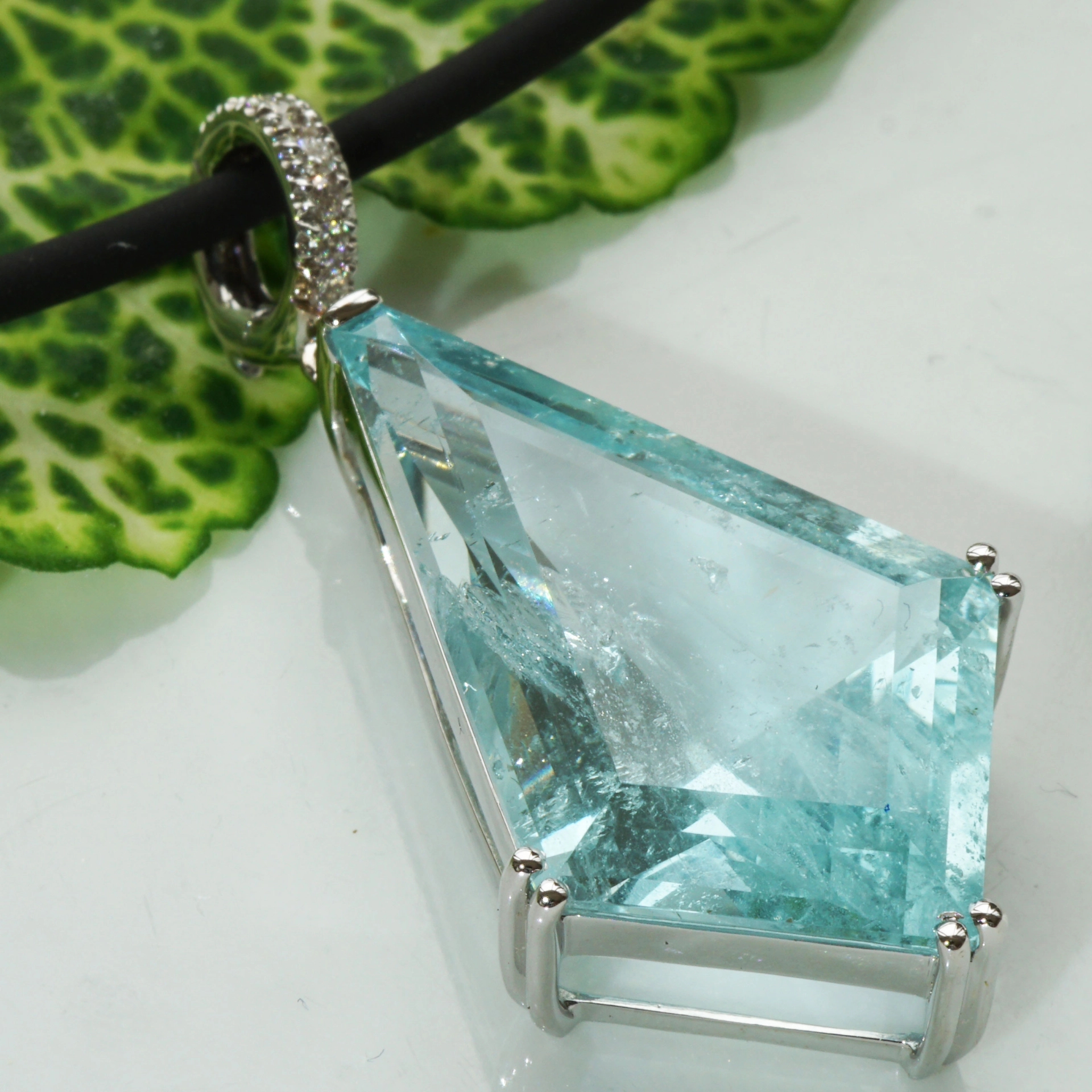 Dragonshape Aquamarin Pendant Whitegold..dark Color