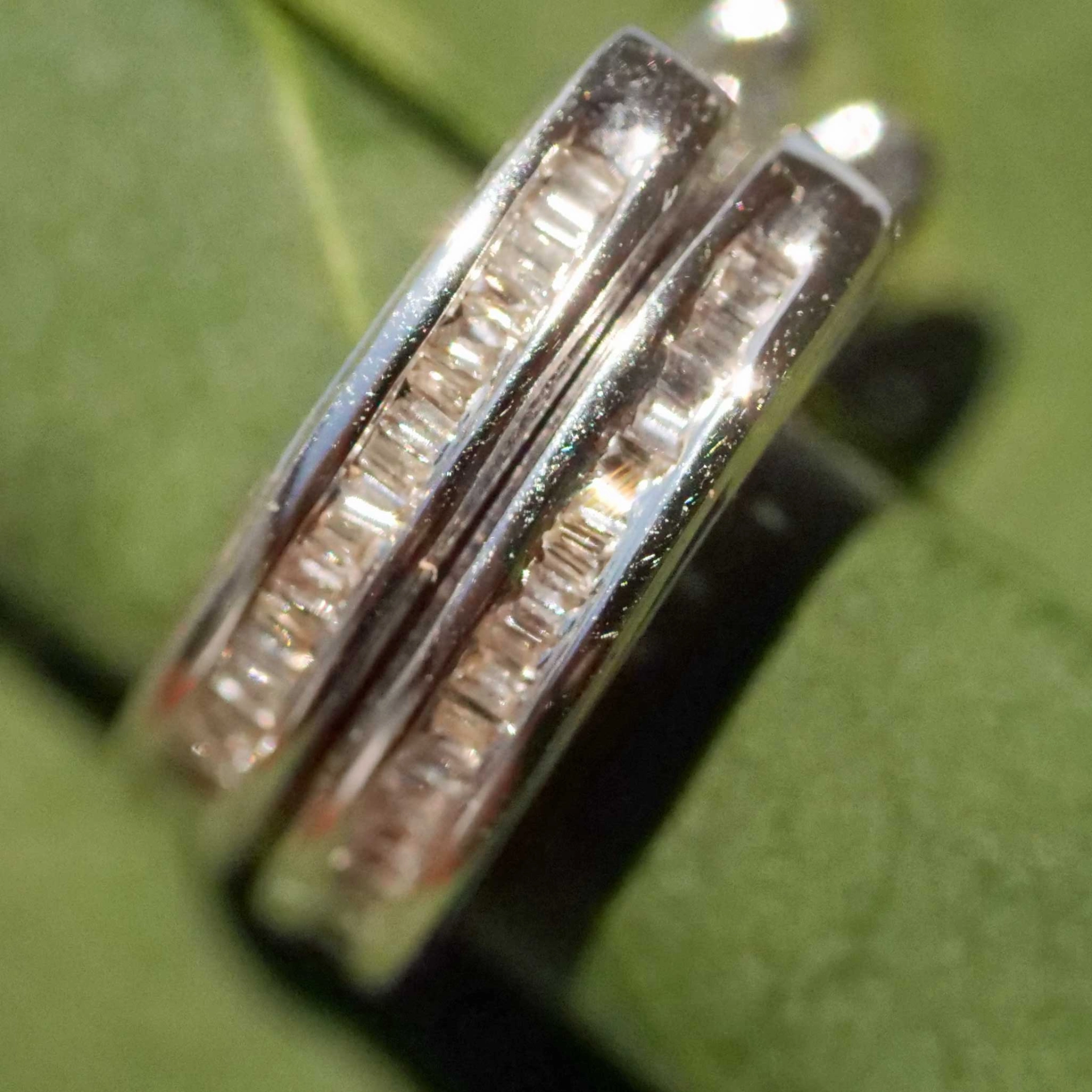 Diamond hinged hoop Earrings 0.25 ct 18 kt Whitegold ideal for hanging Pendants